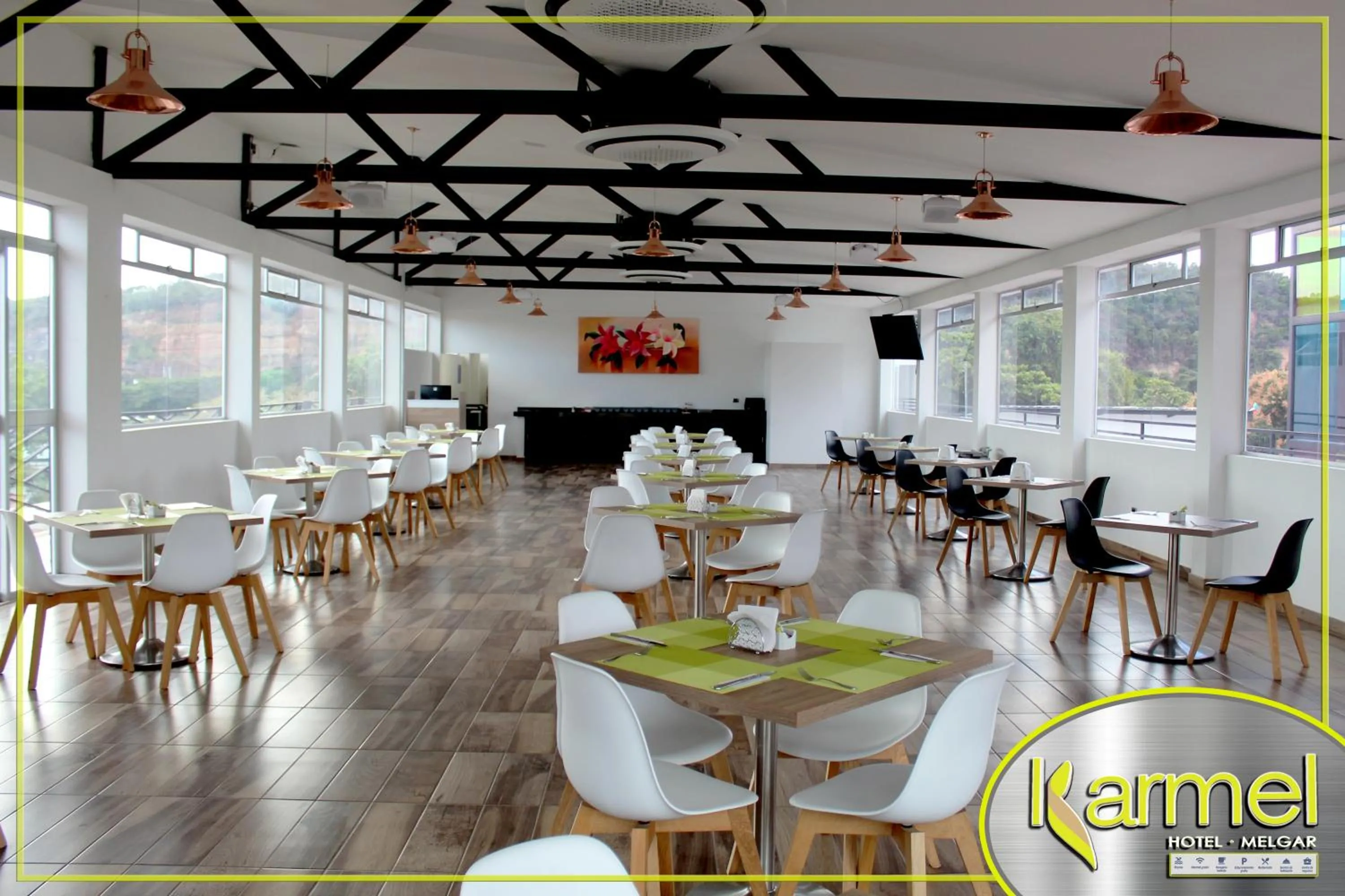 Restaurant/places to eat in Hotel Karmel