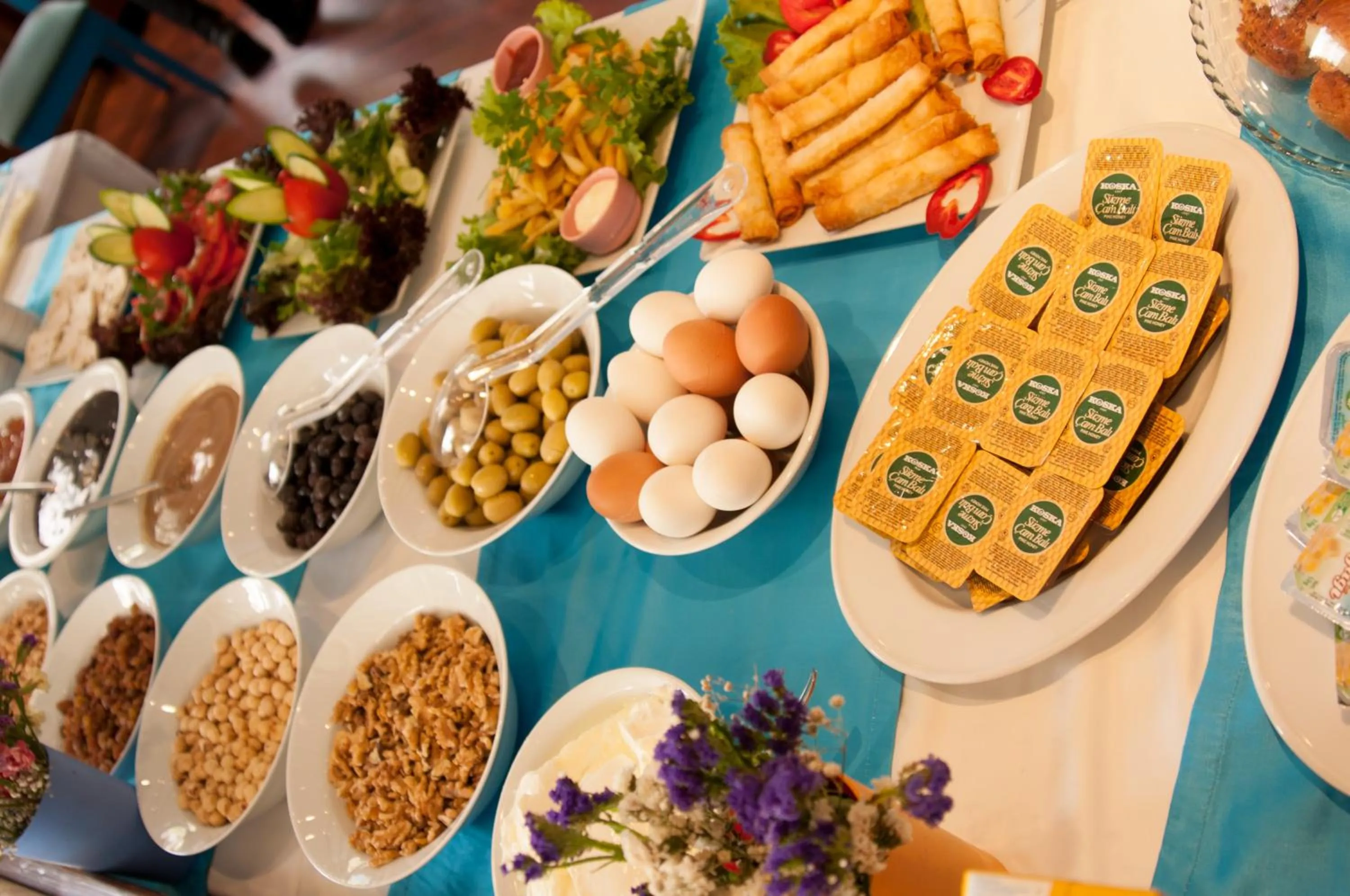 Food and drinks in Akbiyik Suite Boutique Hotel