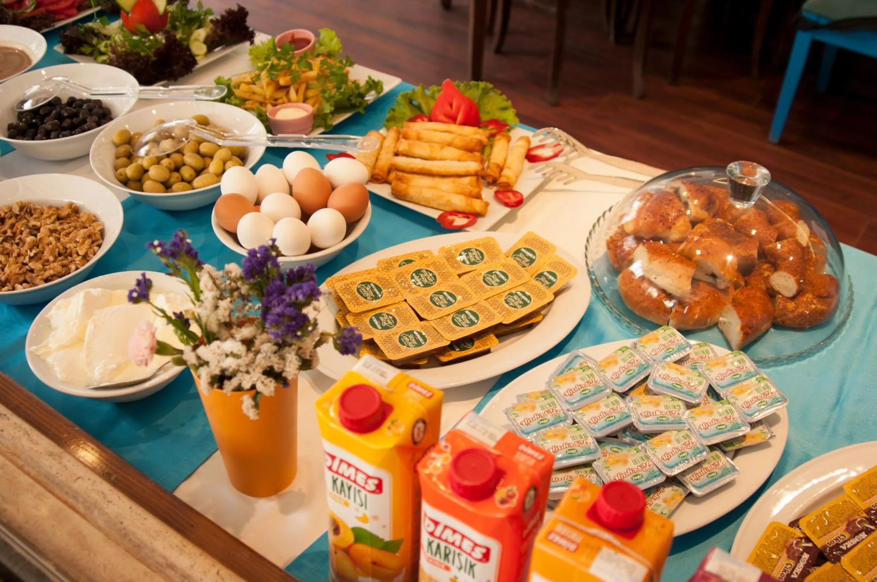 Food and drinks in Akbiyik Suite Boutique Hotel