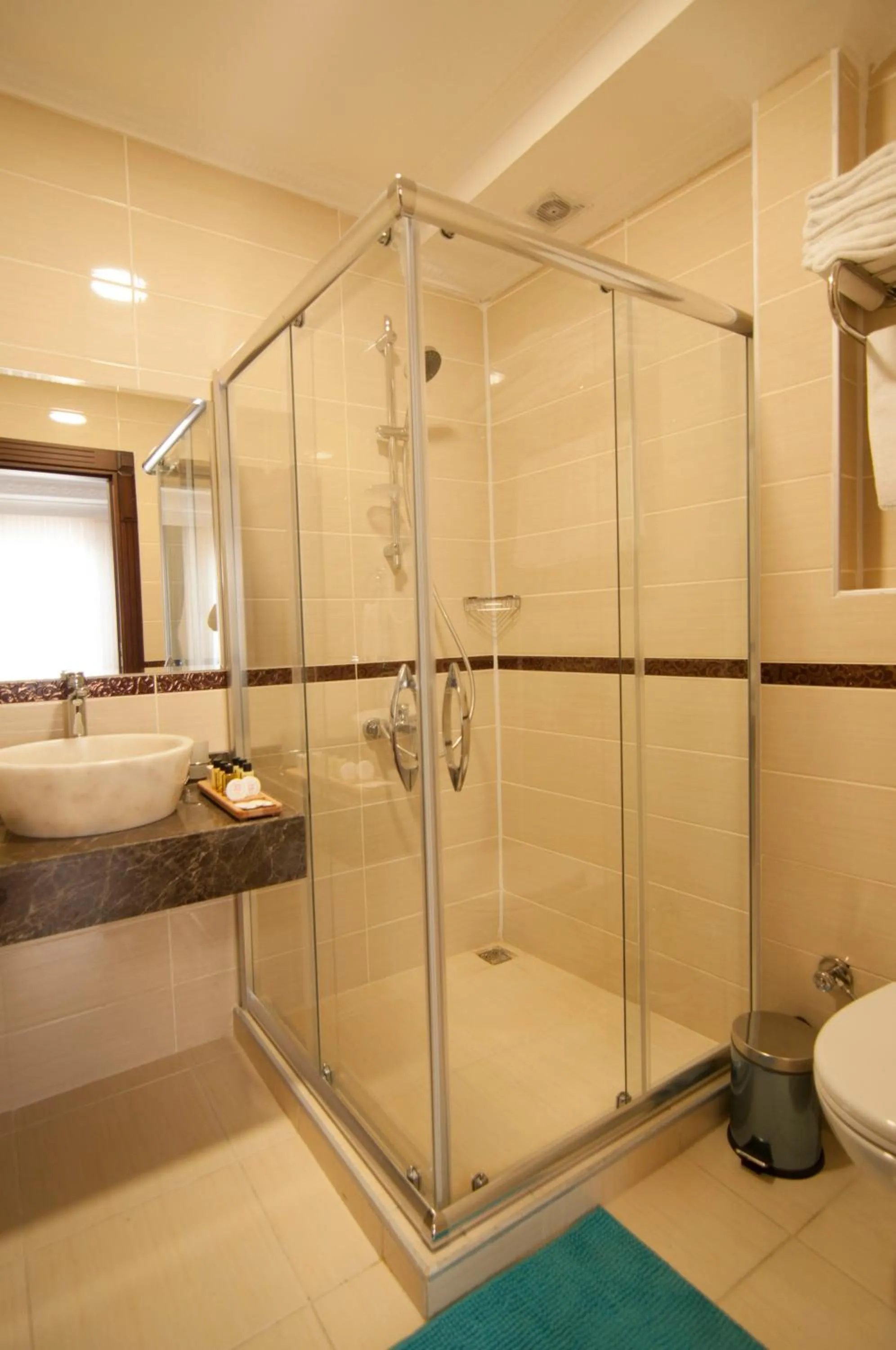 Shower in Akbiyik Suite Boutique Hotel