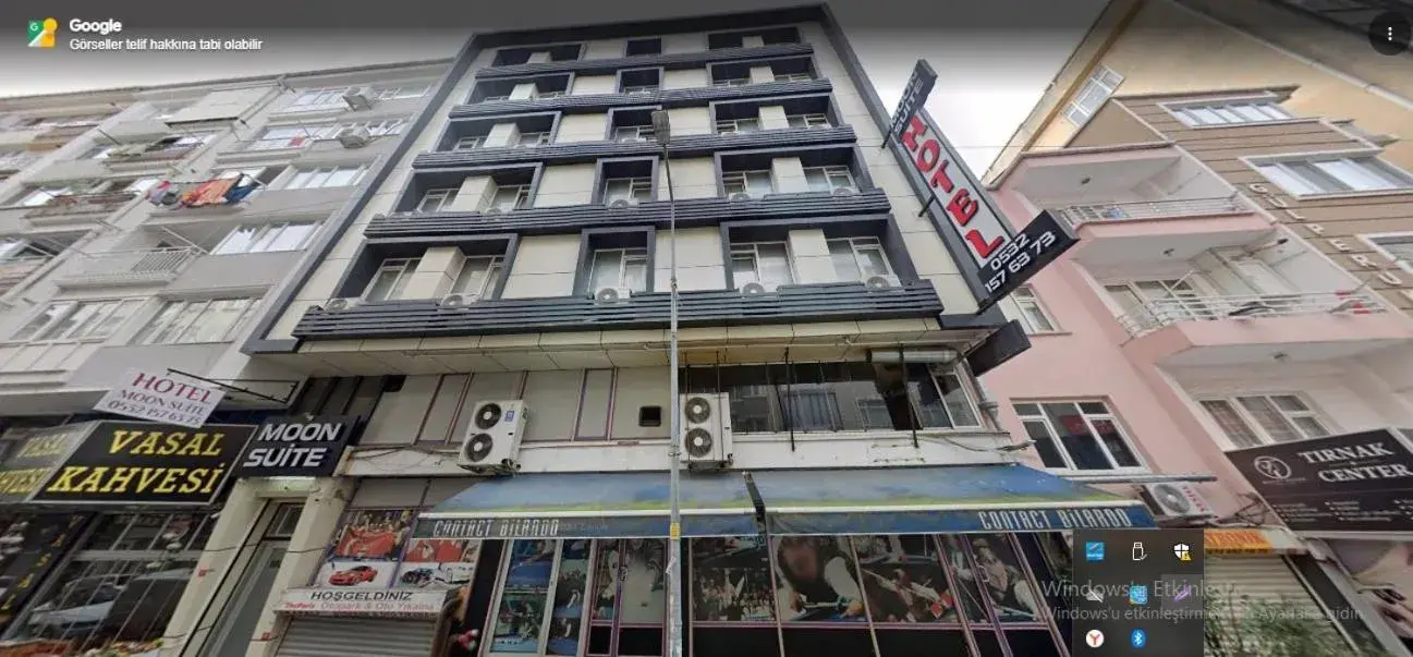 Moon Suit Hotel Moon Suit Hotel