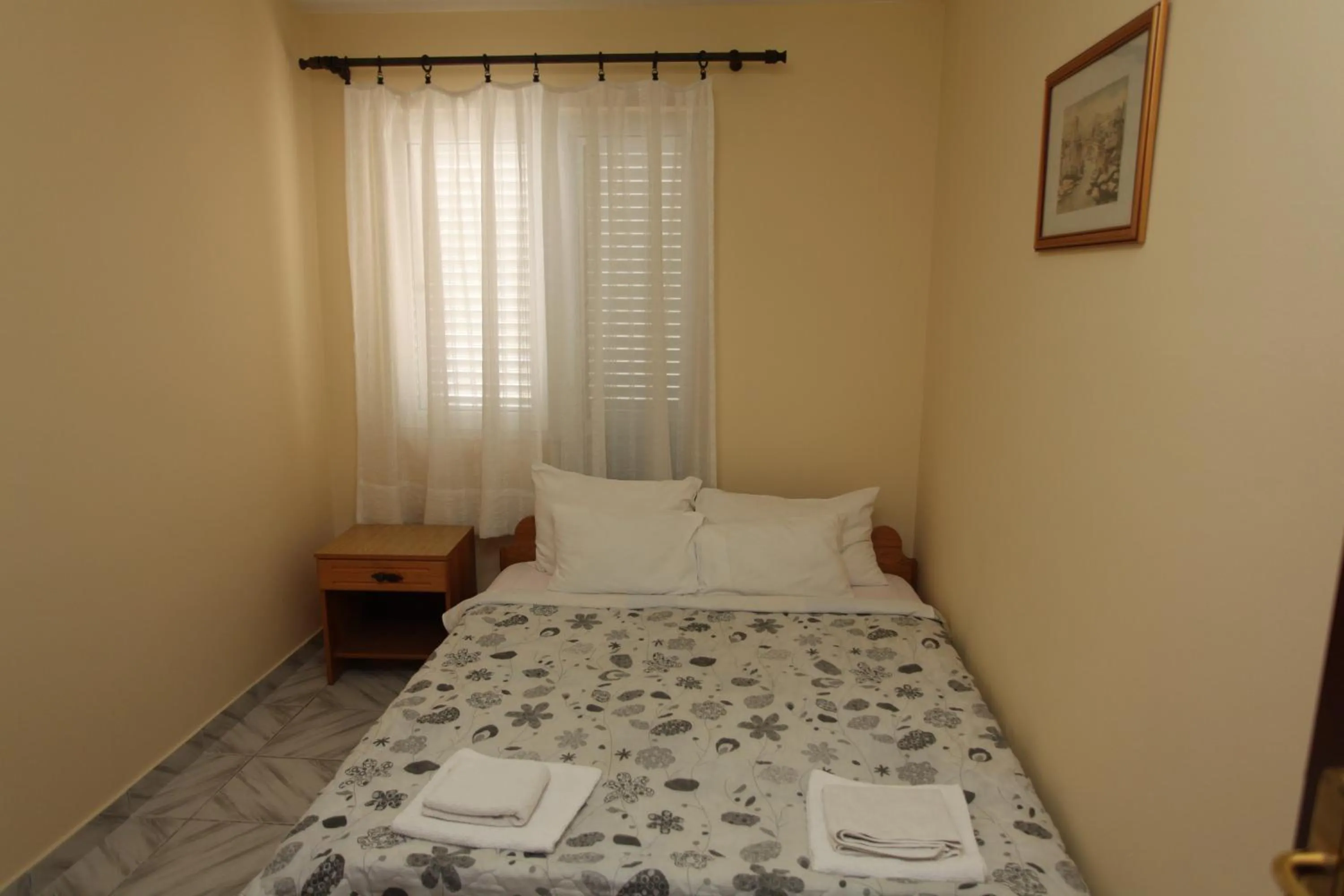 Bedroom, Bed in Apartments Memidz