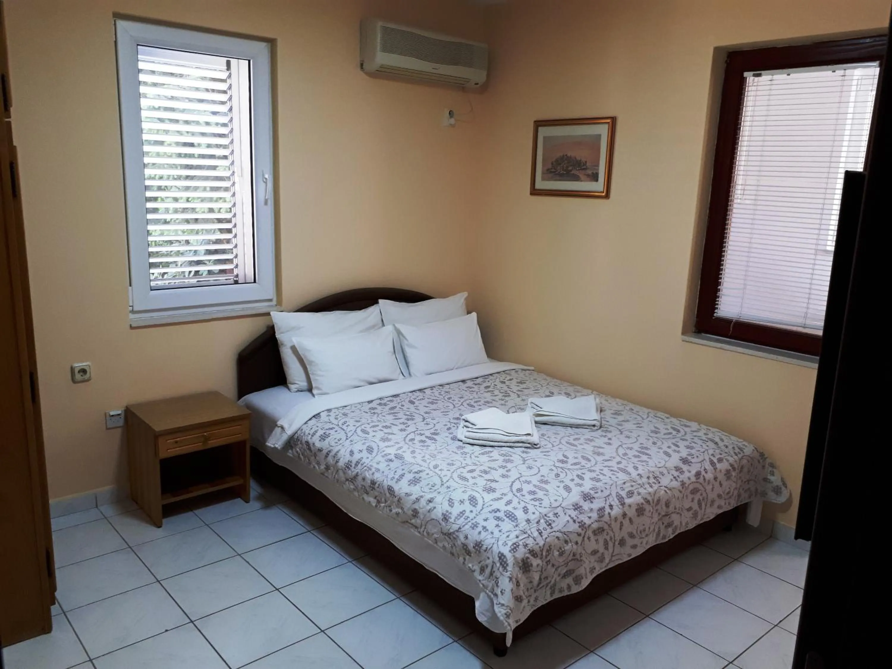 Bedroom, Bed in Apartments Memidz