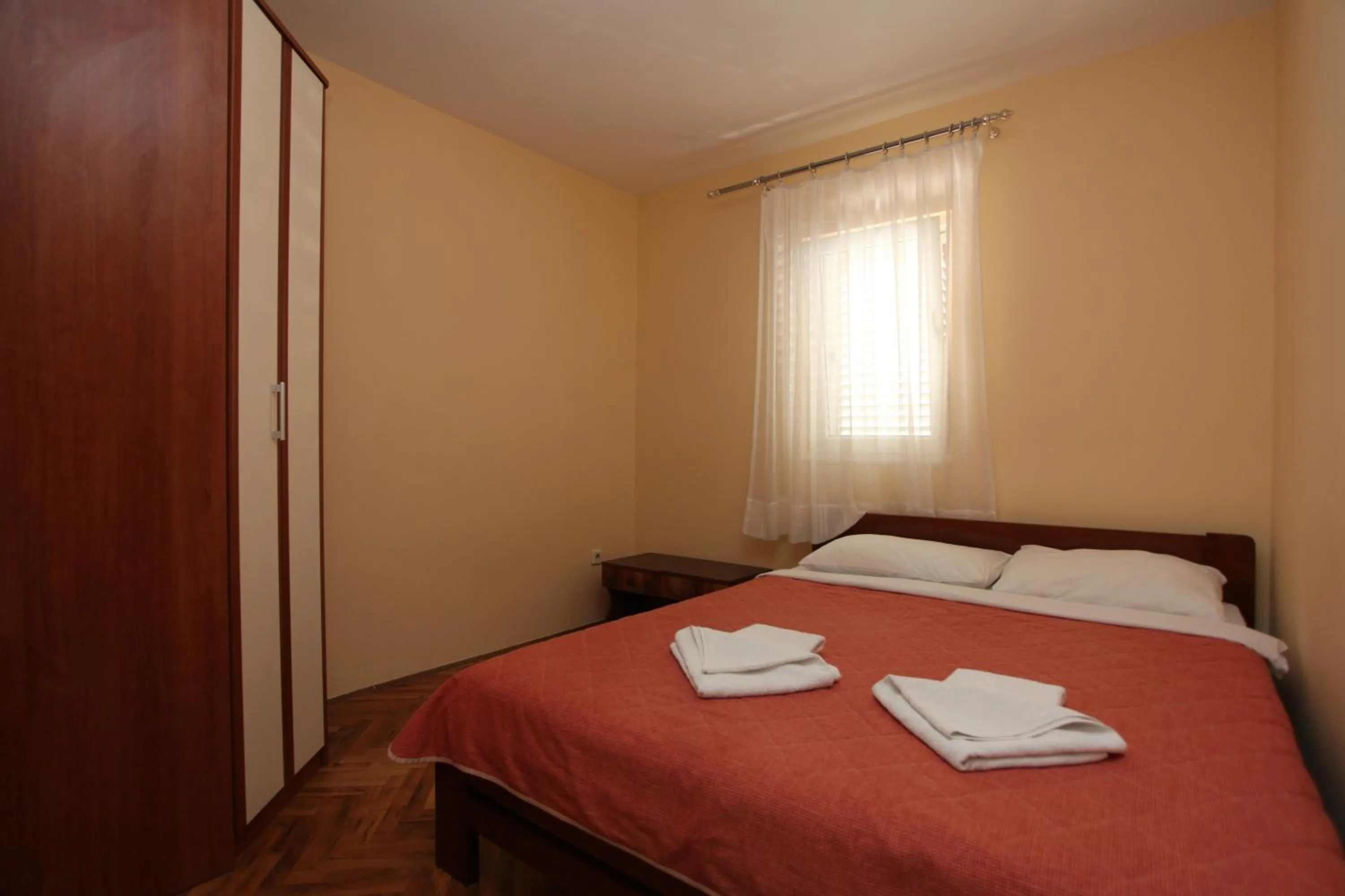 Bedroom, Bed in Apartments Memidz