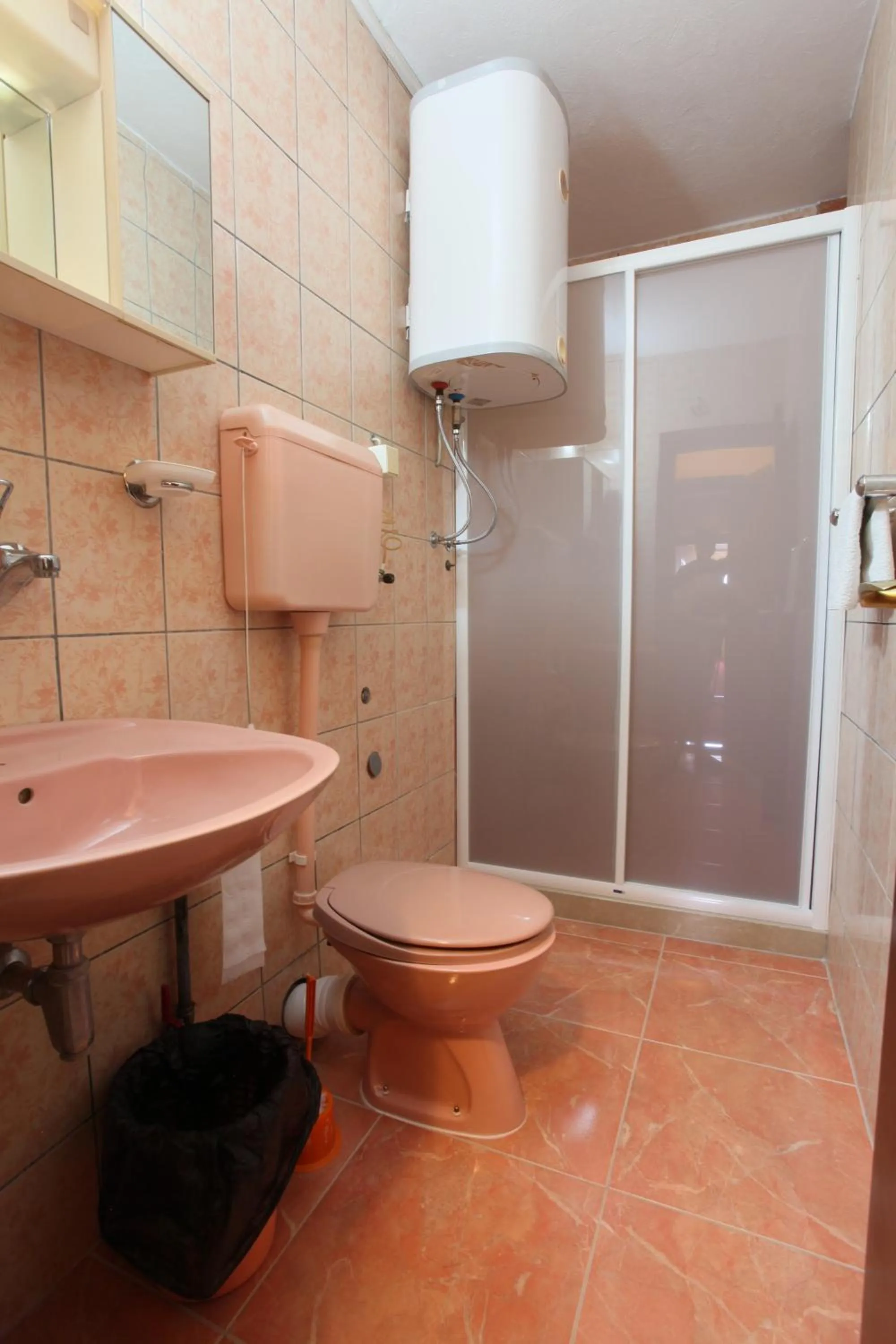 Shower in Apartments Memidz