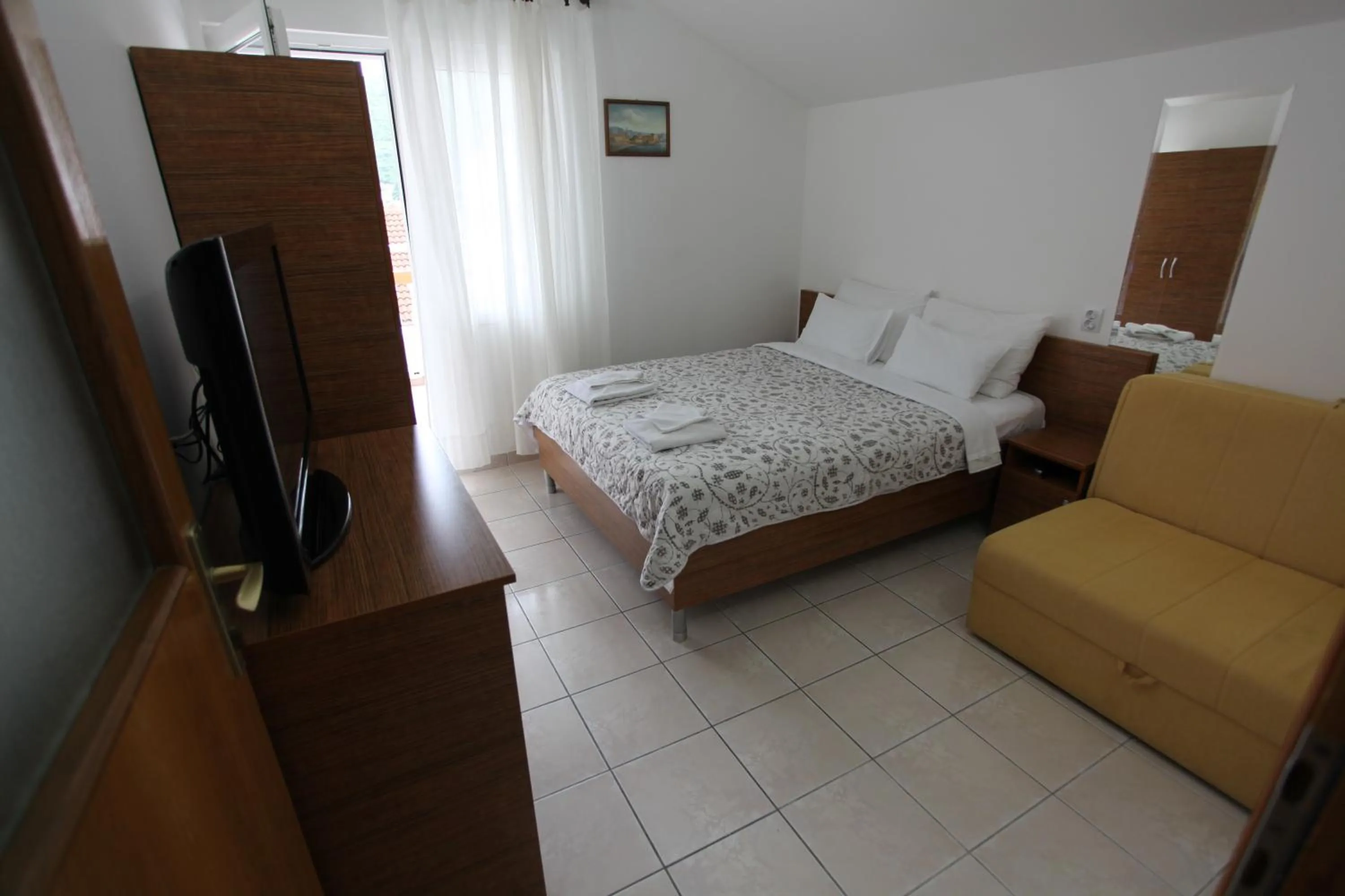 Bedroom, Bed in Apartments Memidz