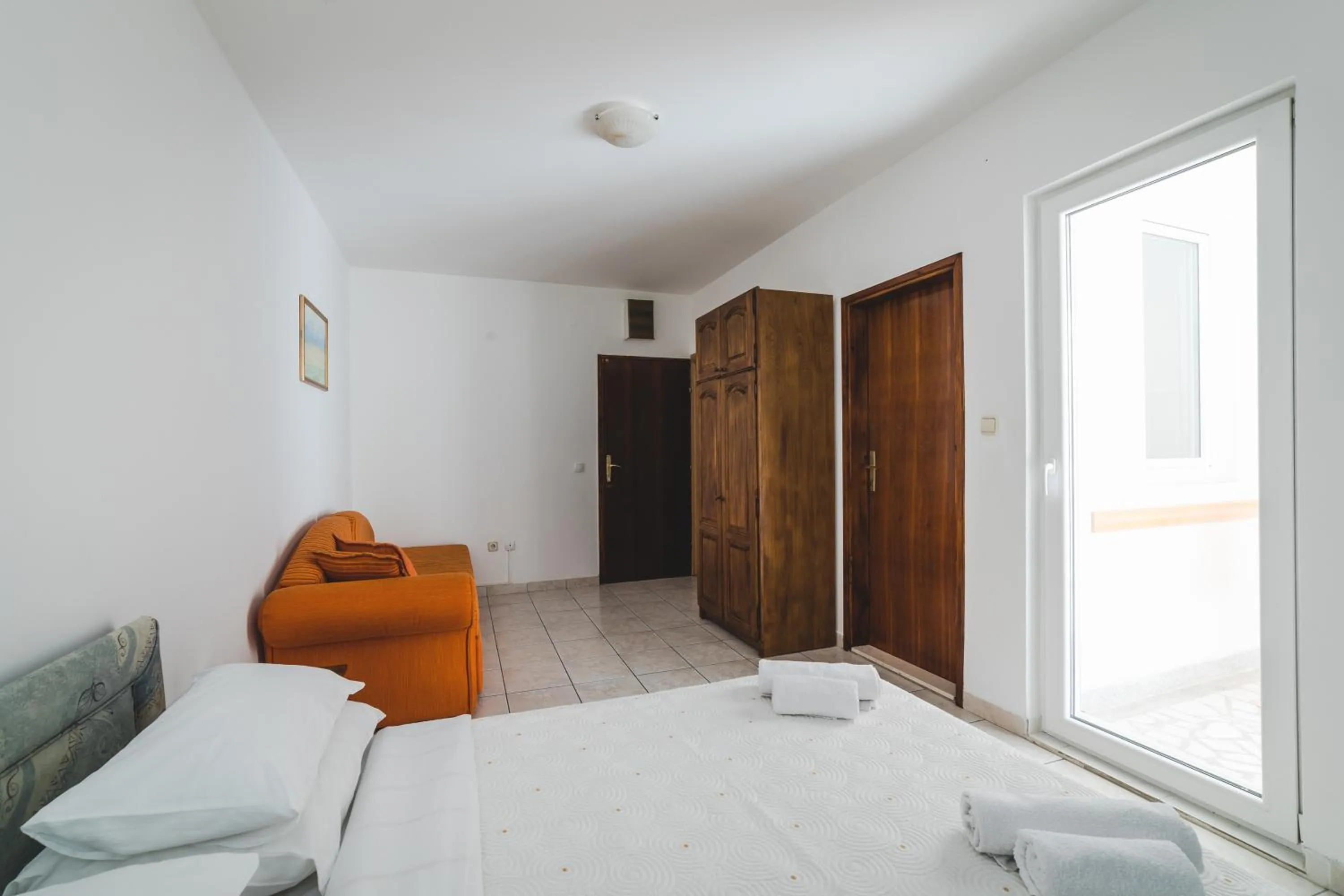 Seating area, Bed in Apartments Memidz