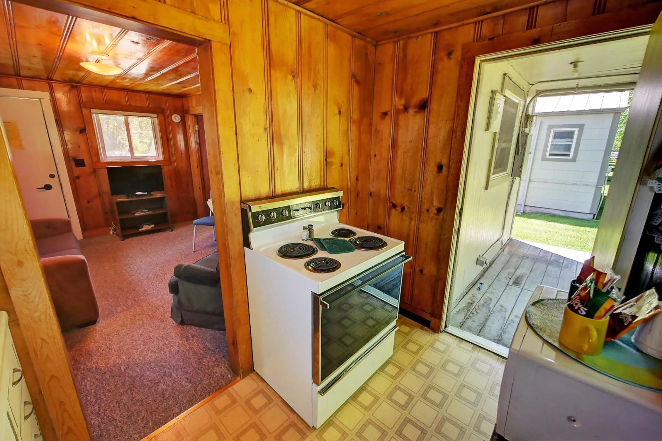 Kitchen or kitchenette in Idle A While Cabins