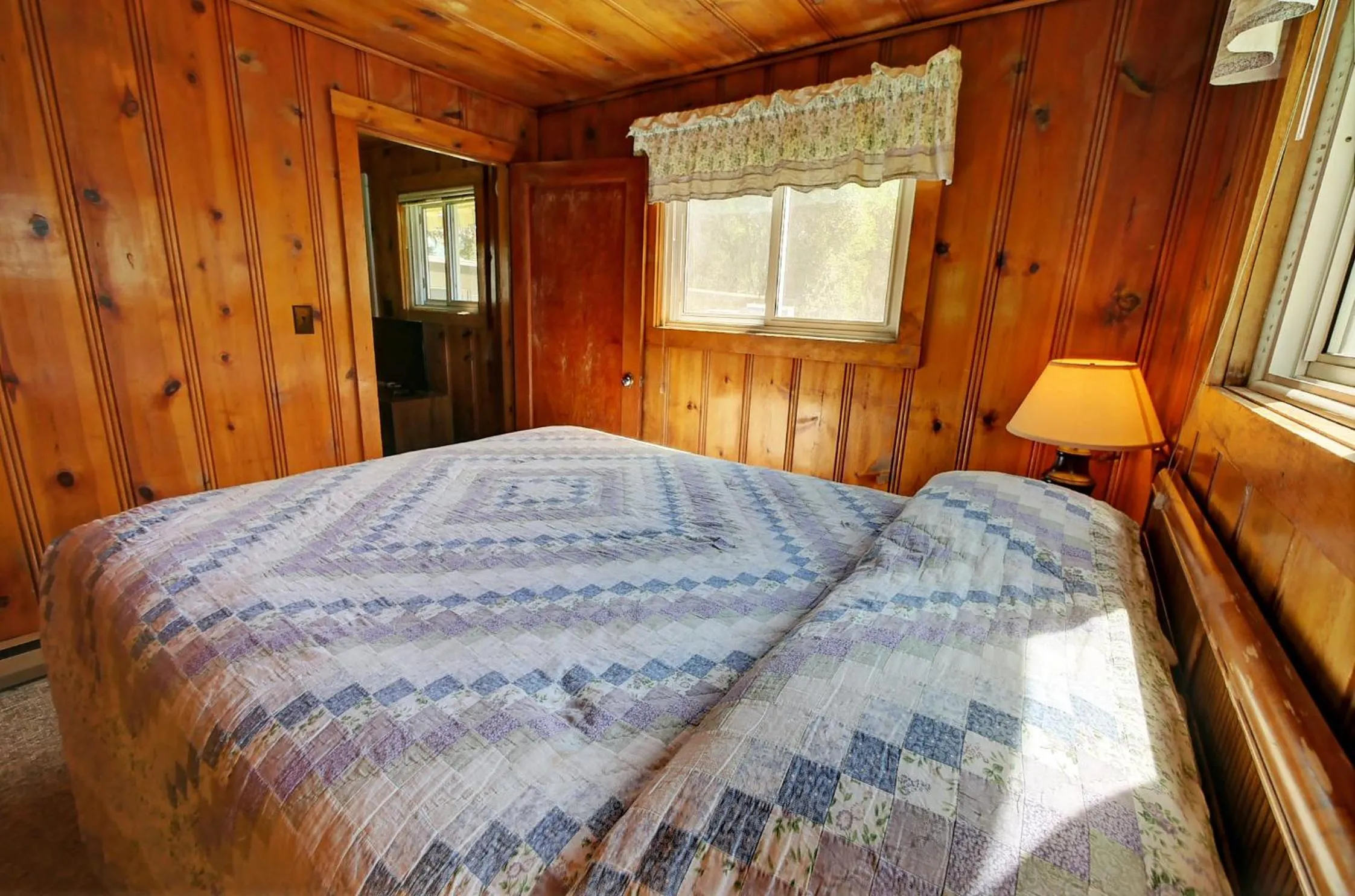 Photo of the whole room, Bed in Idle A While Cabins