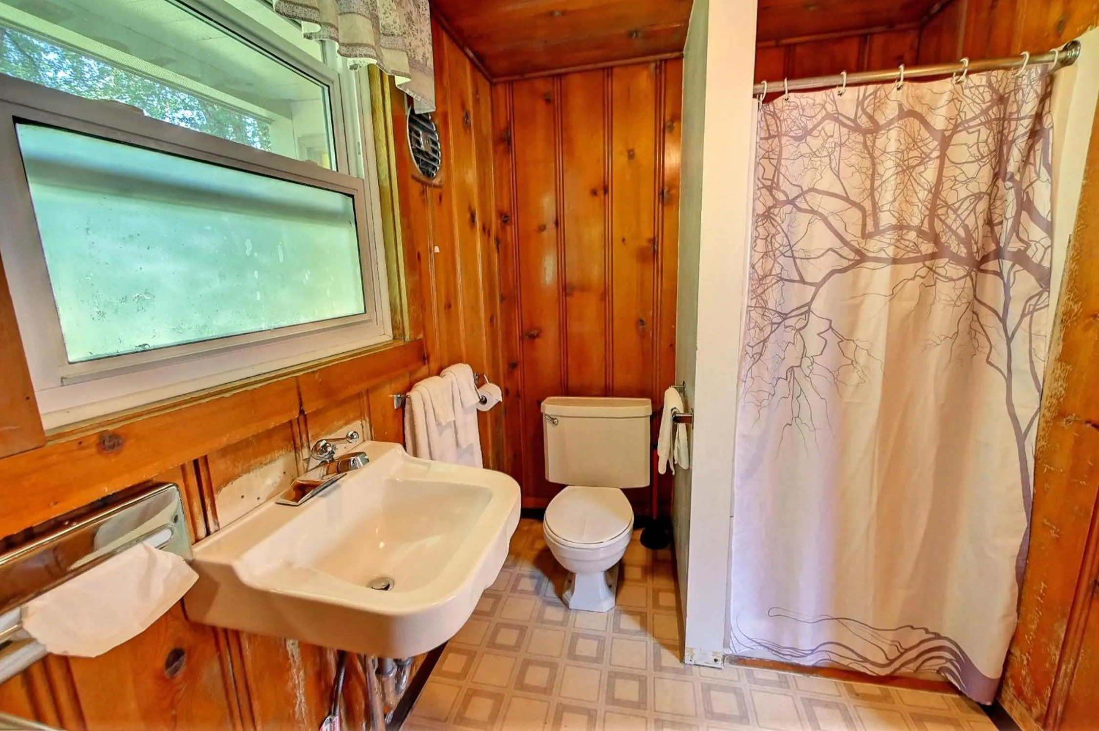 Bathroom in Idle A While Cabins