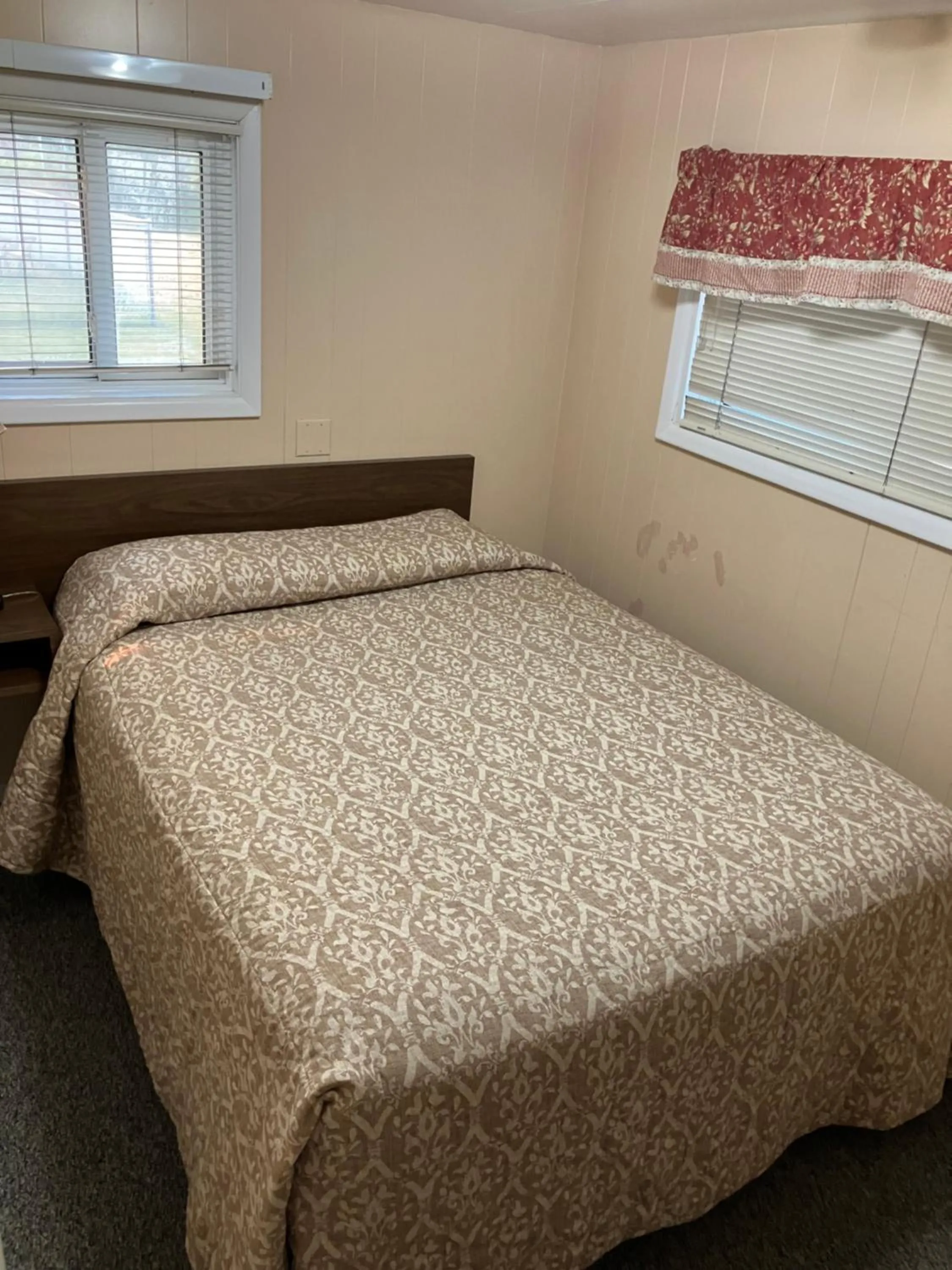 Bed in Idle A While Cabins