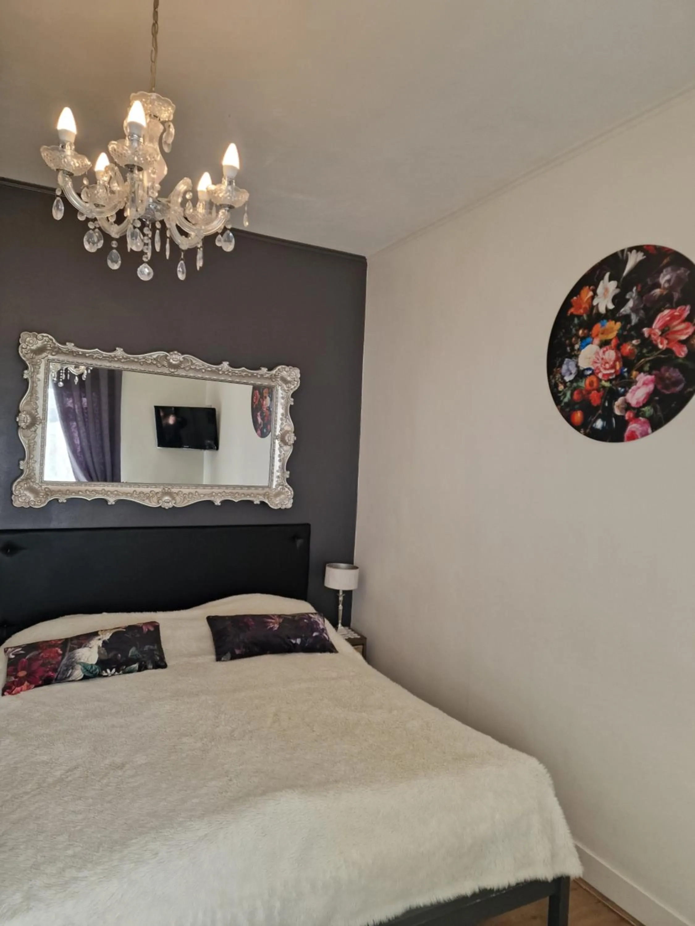 Bed in Pension Zee en Duinzicht