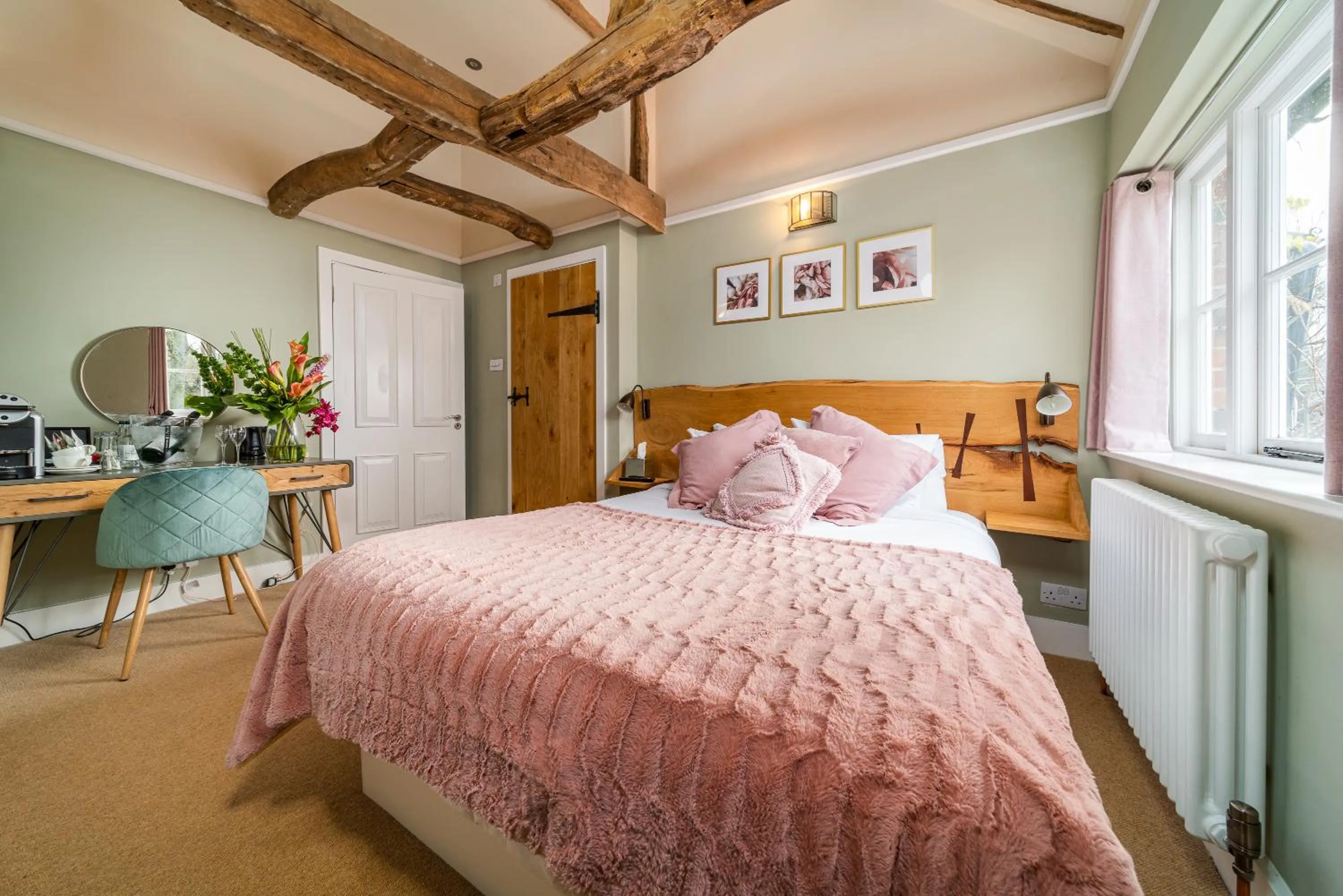 Bed in The Nags Head Hotel