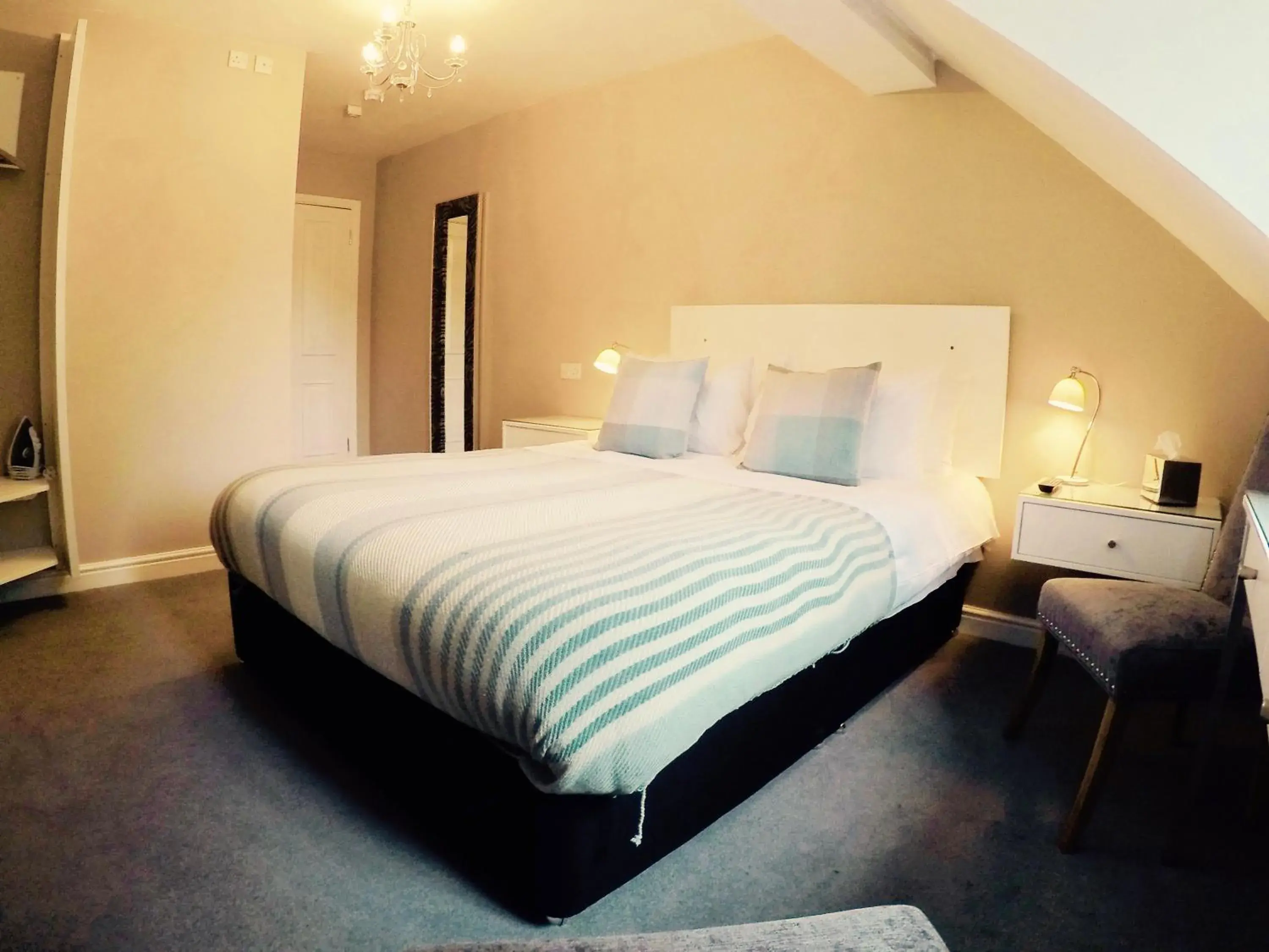 Double Room in The Nags Head Hotel Double Room in The Nags Head Hotel