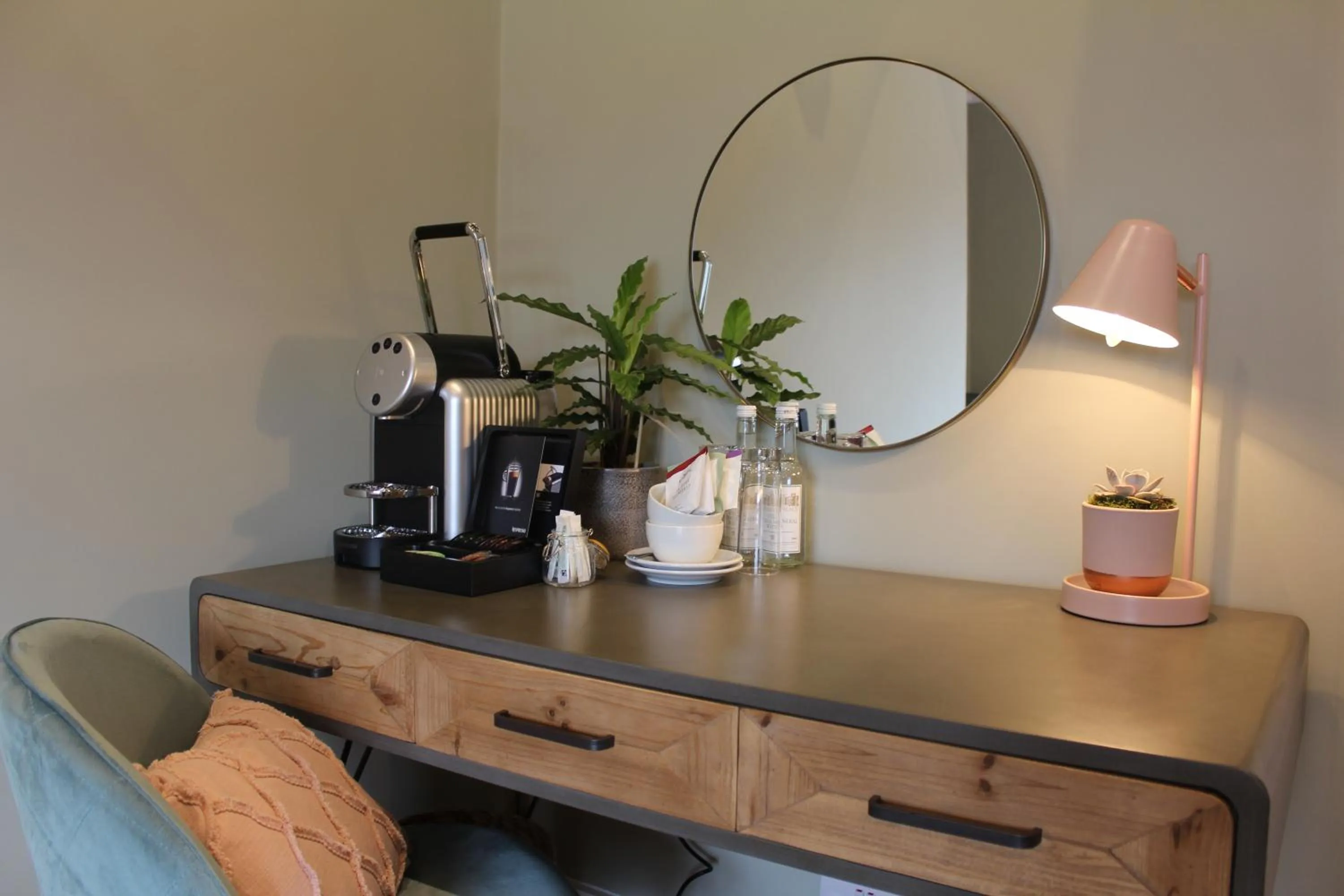 Coffee/tea facilities in The Nags Head Hotel