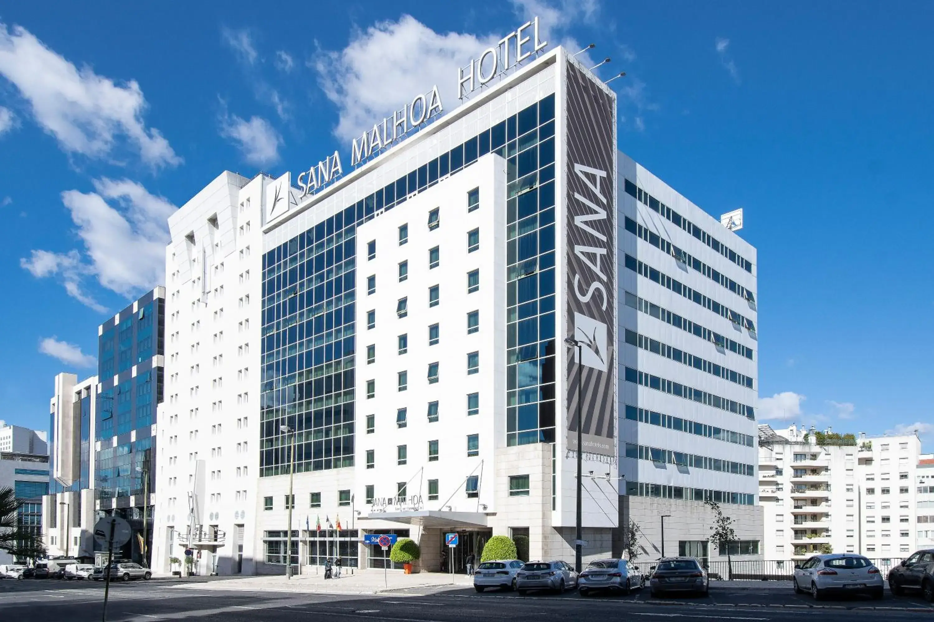 Property building in SANA Malhoa Hotel Property building in SANA Malhoa Hotel