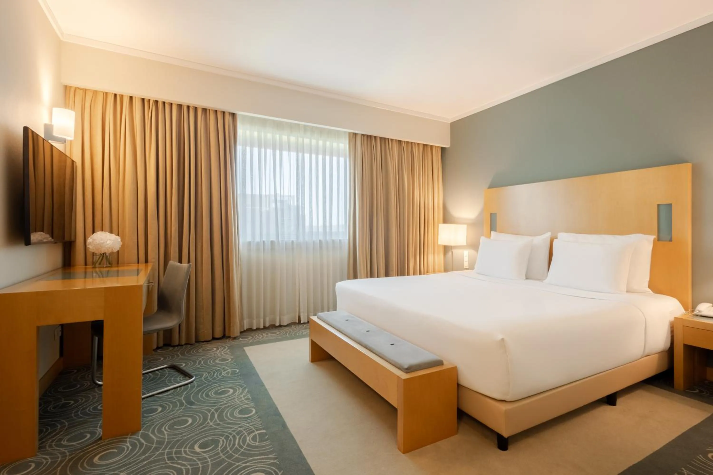 Bedroom, Bed in SANA Malhoa Hotel