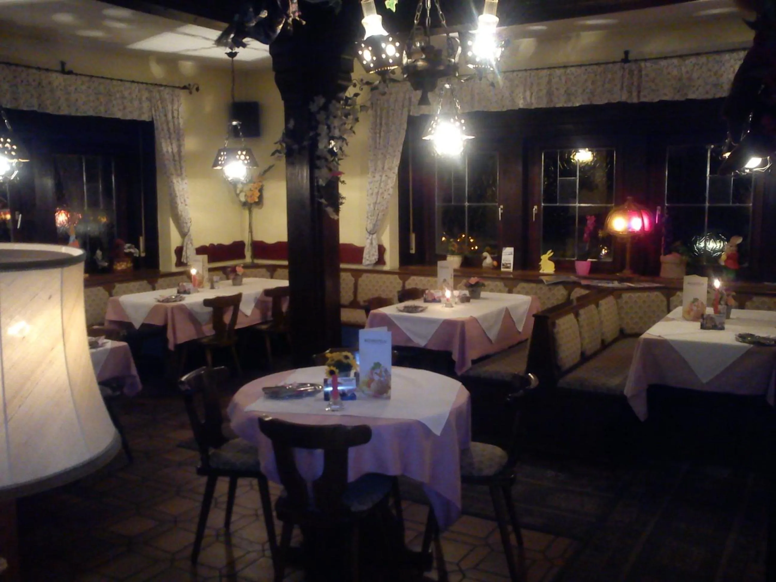 Restaurant/places to eat in Hotel-Restaurant Hellmann