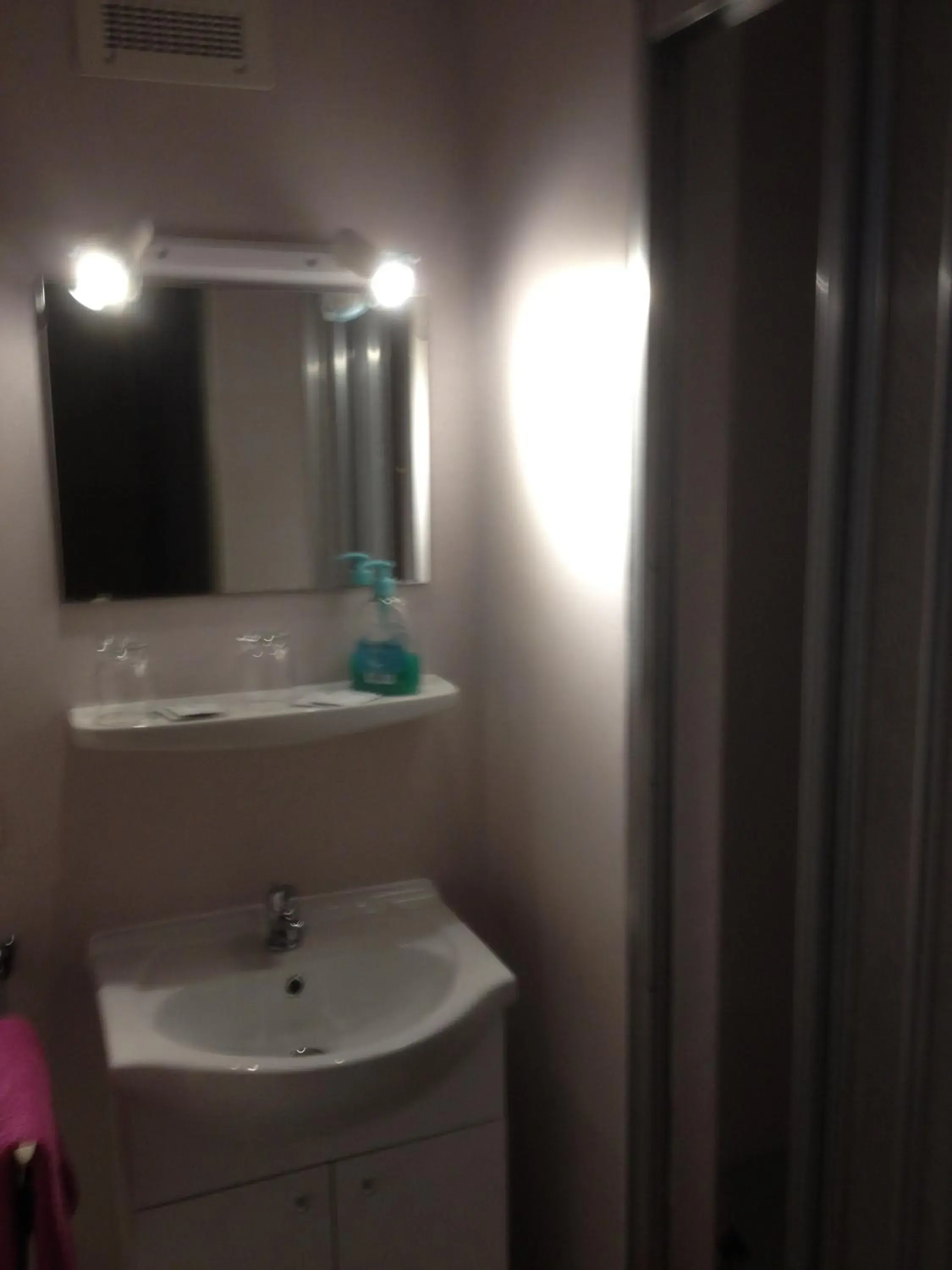 Double Room - single occupancy in Hotel-Restaurant Hellmann Double Room - single occupancy in Hotel-Restaurant Hellmann