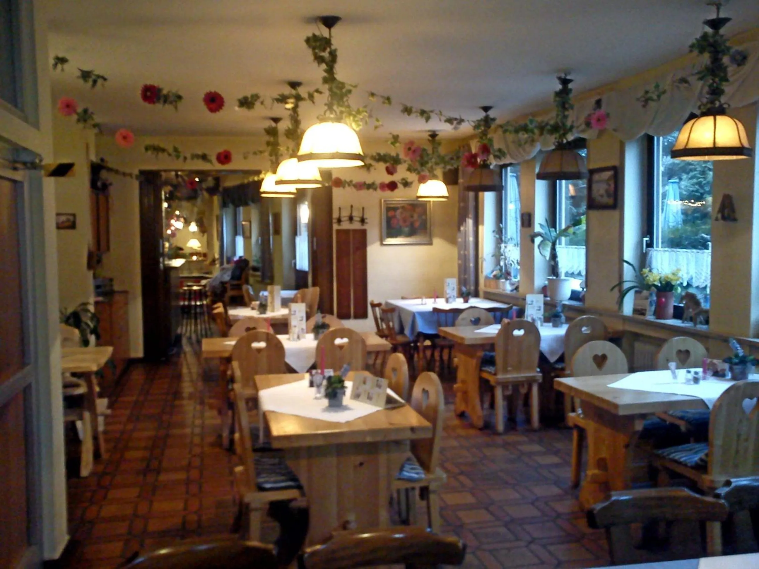 Restaurant/places to eat in Hotel-Restaurant Hellmann