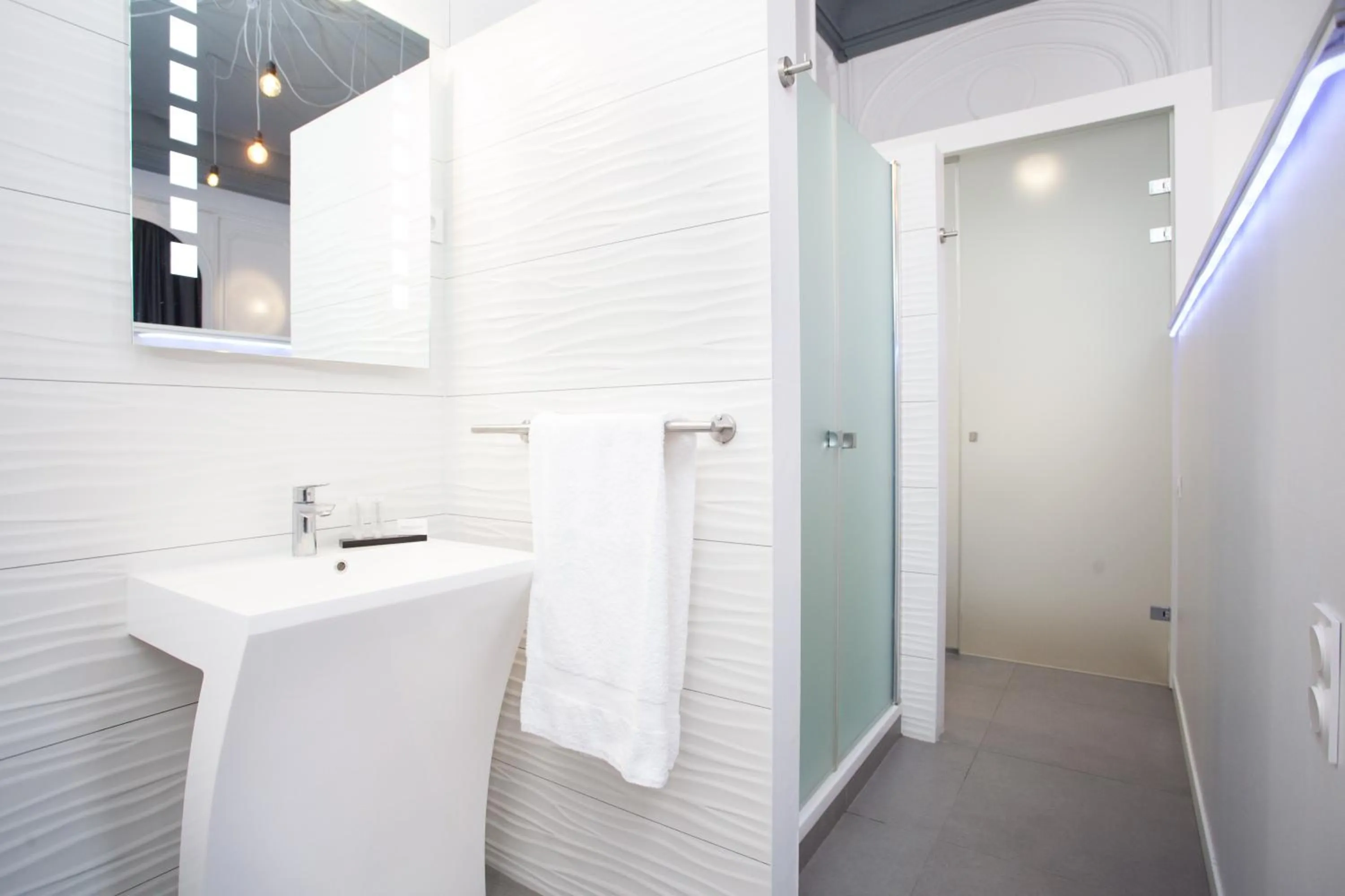 Bathroom in L'Esplanade Lille