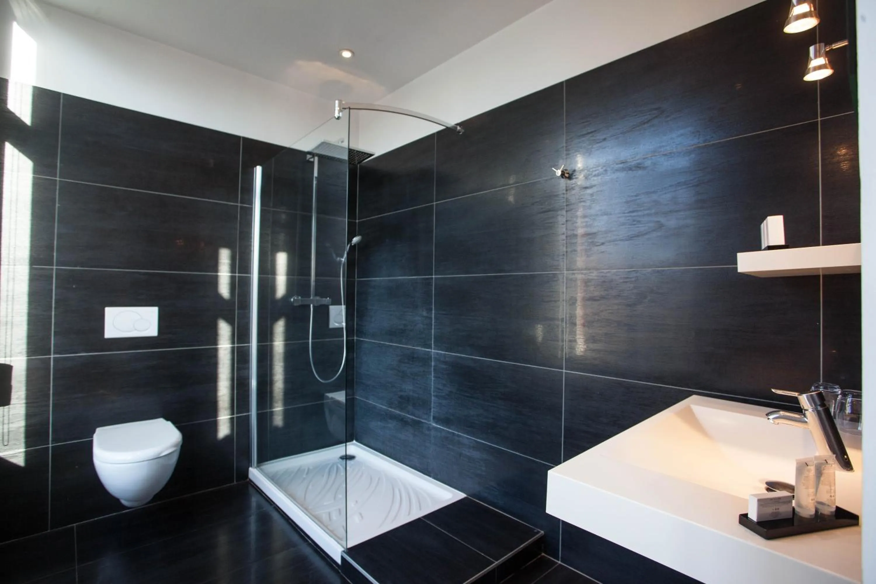 Bathroom in L'Esplanade Lille