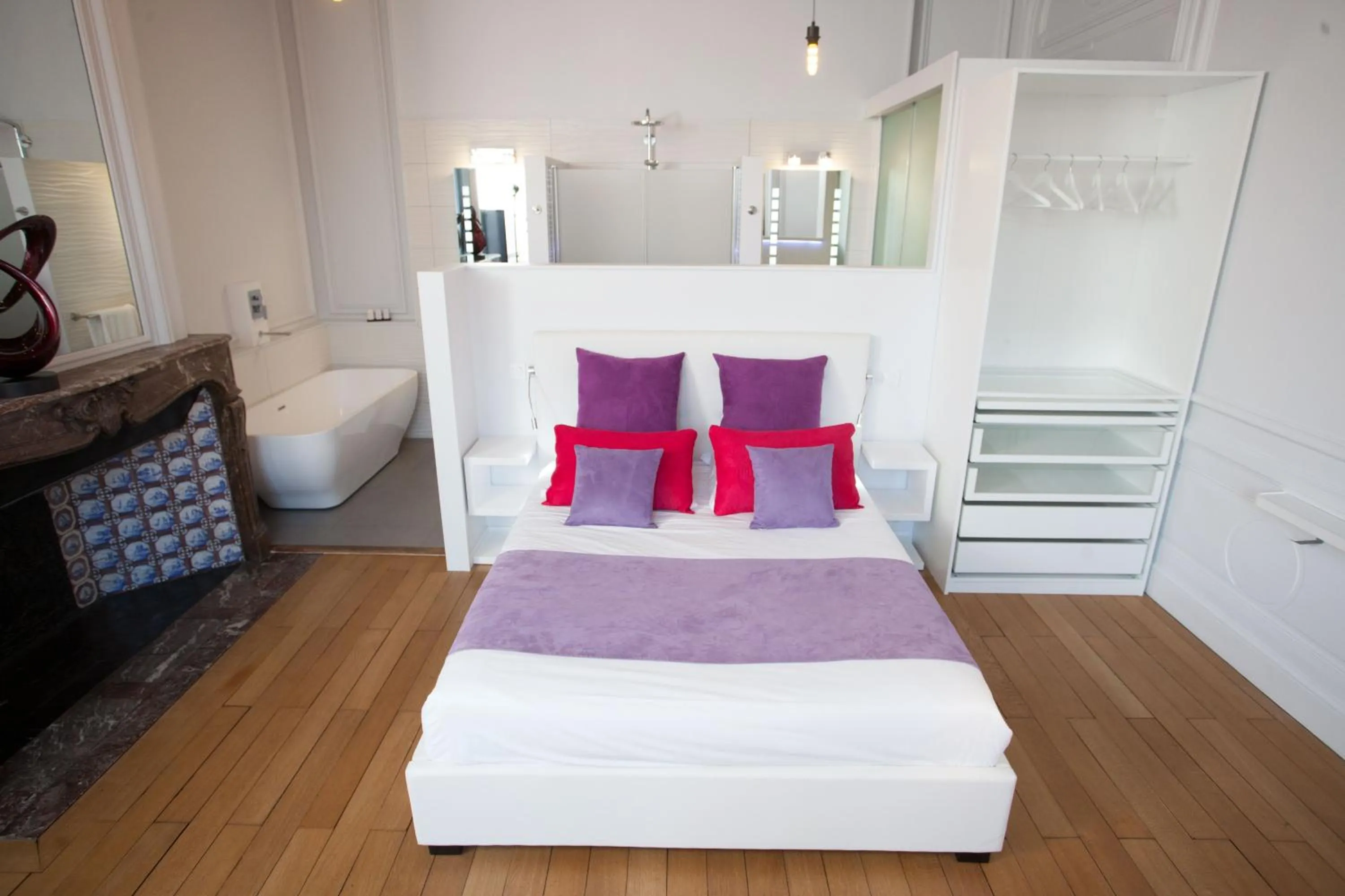 Bedroom, Bed in L'Esplanade Lille