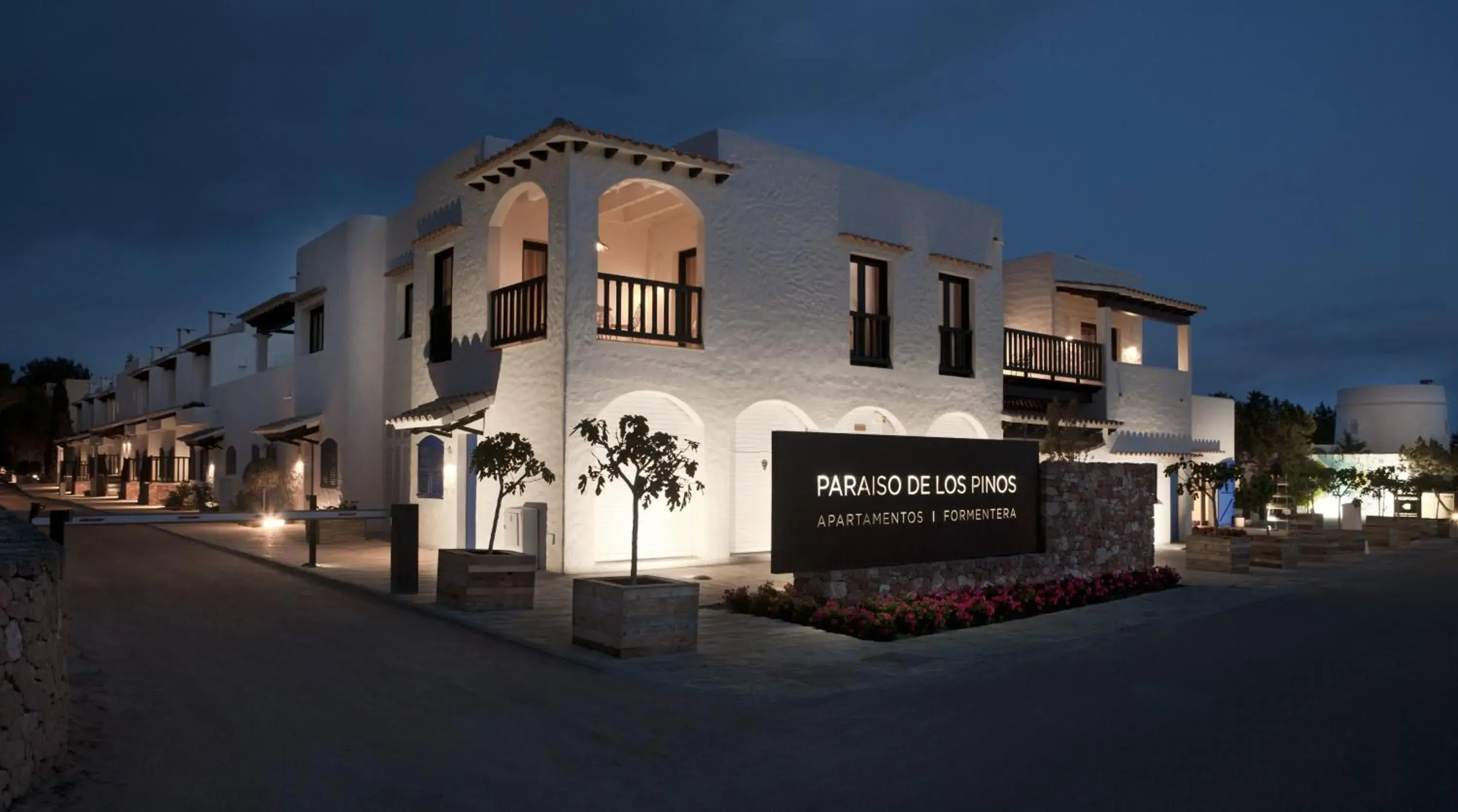 Facade/entrance in Paraíso de los Pinos Facade/entrance in Paraíso de los Pinos