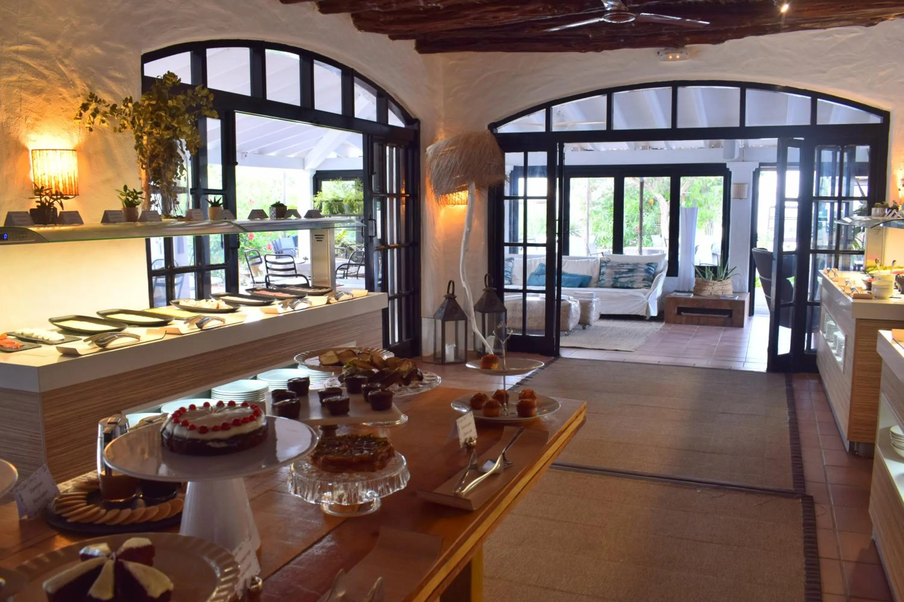 Buffet breakfast in Paraíso de los Pinos