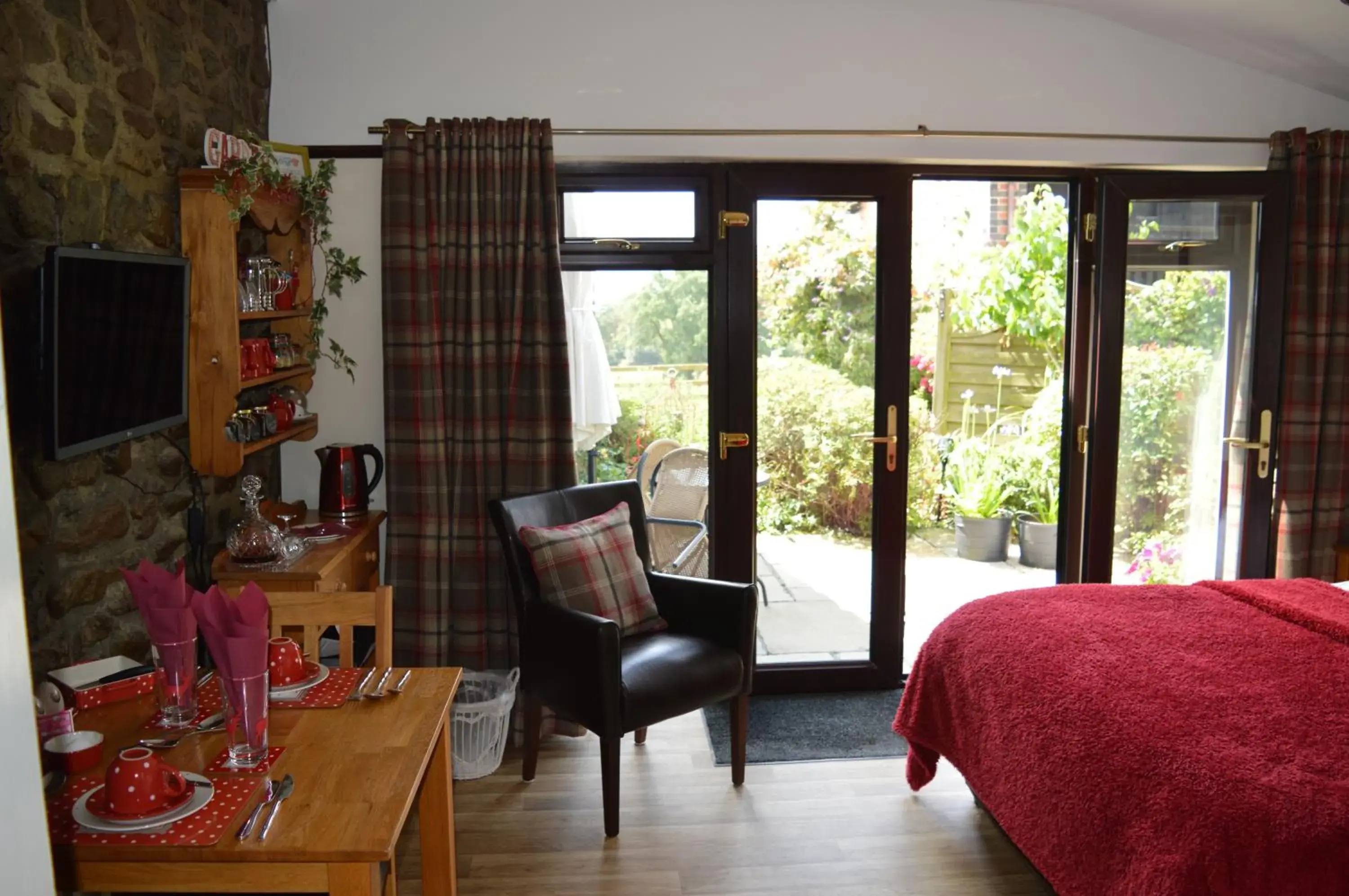 Double Room with Garden View - single occupancy in Smithfield Farm Bed & Breakfast Double Room with Garden View - single occupancy in Smithfield Farm Bed & Breakfast