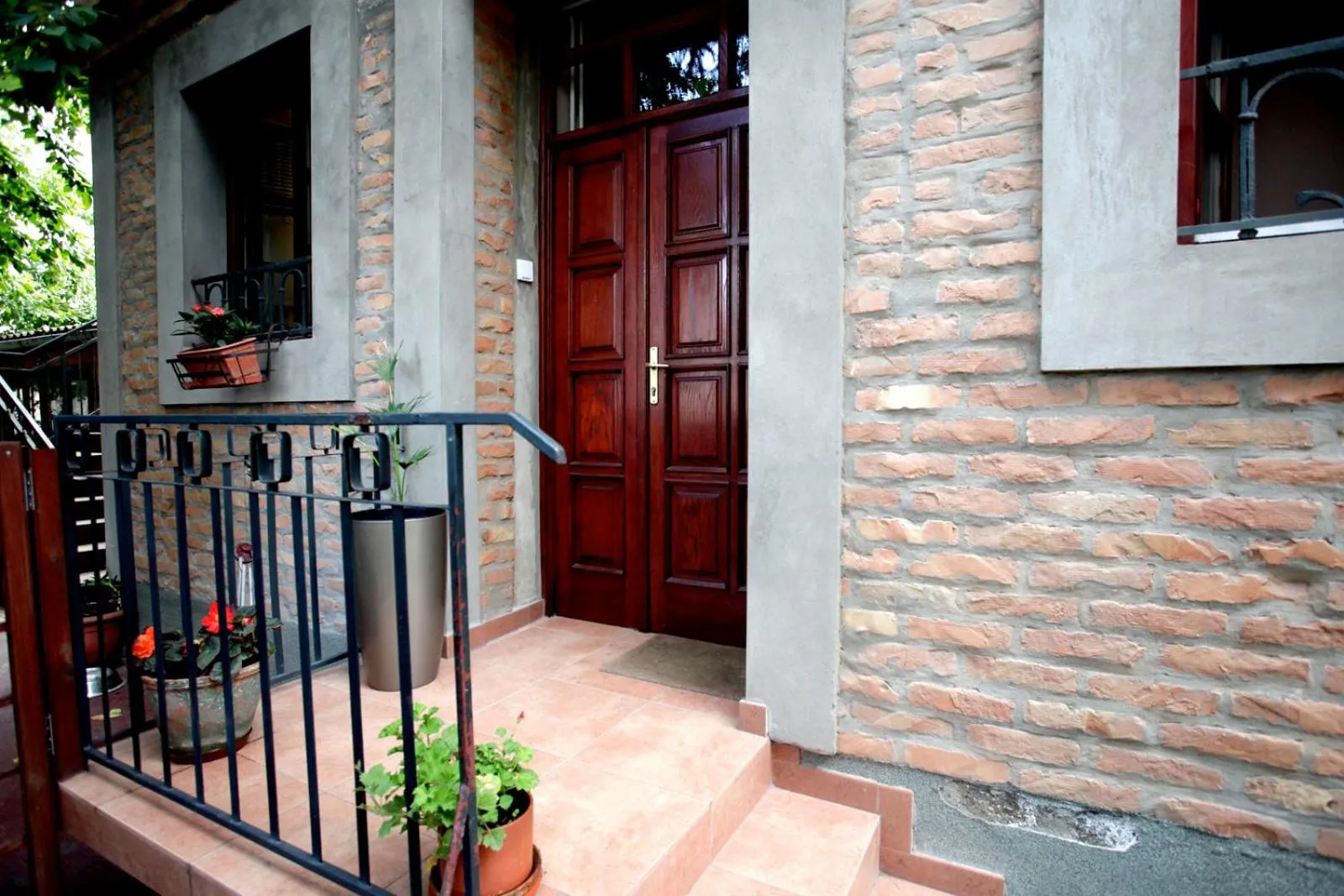 Facade/entrance in Studio Hram 2