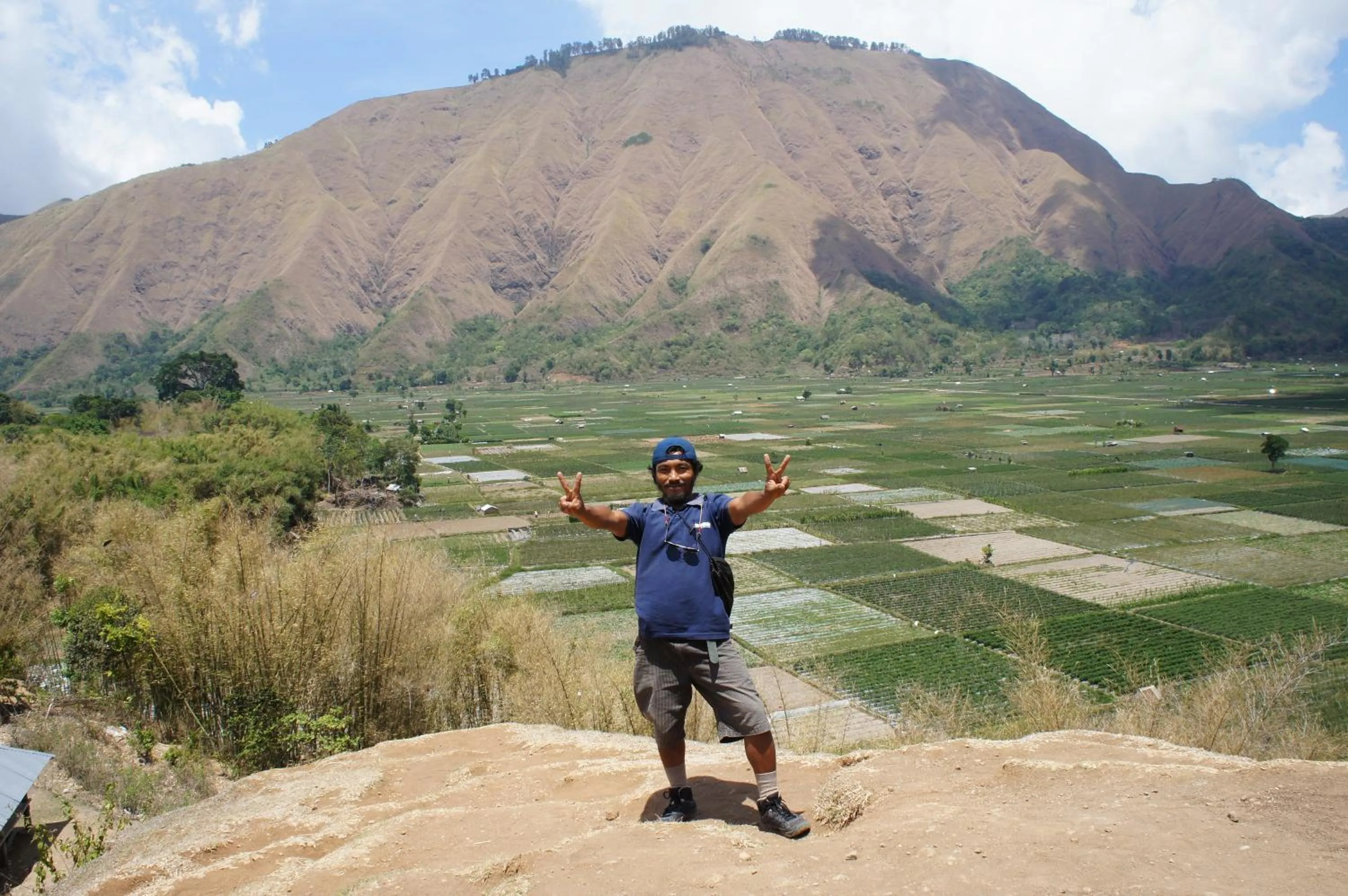 Hiking in Tetebatu Flush Harmony