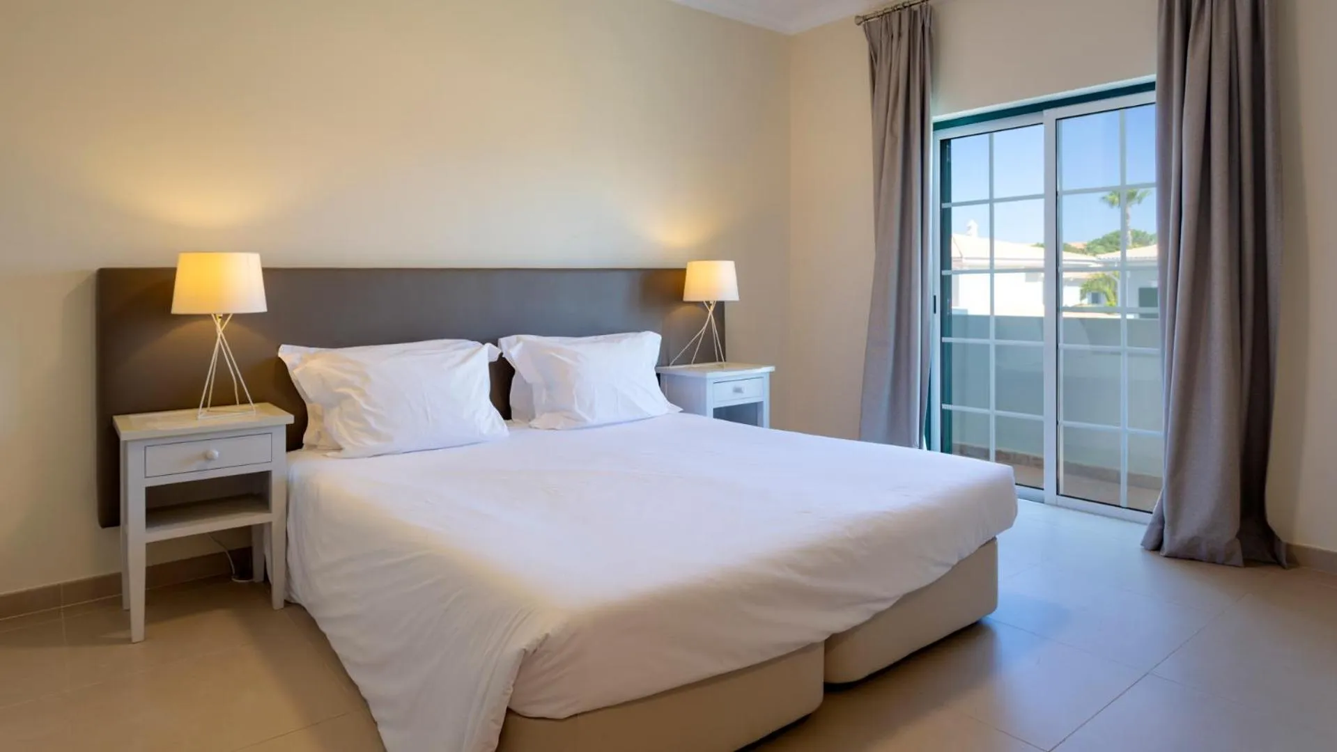 Bedroom, Bed in Martinhal Quinta Family Resort