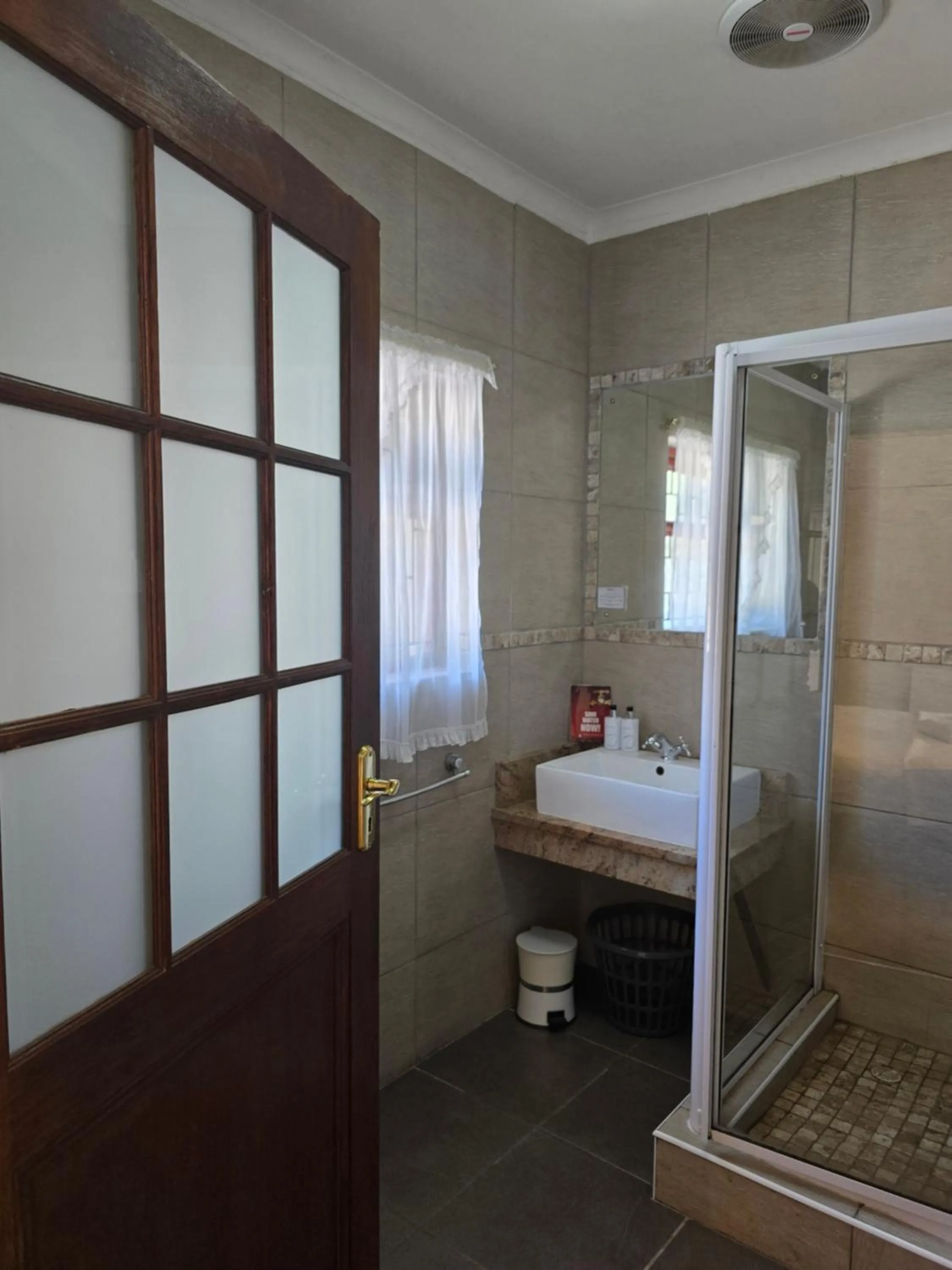 Bathroom, Bed in Bayside Guesthouse