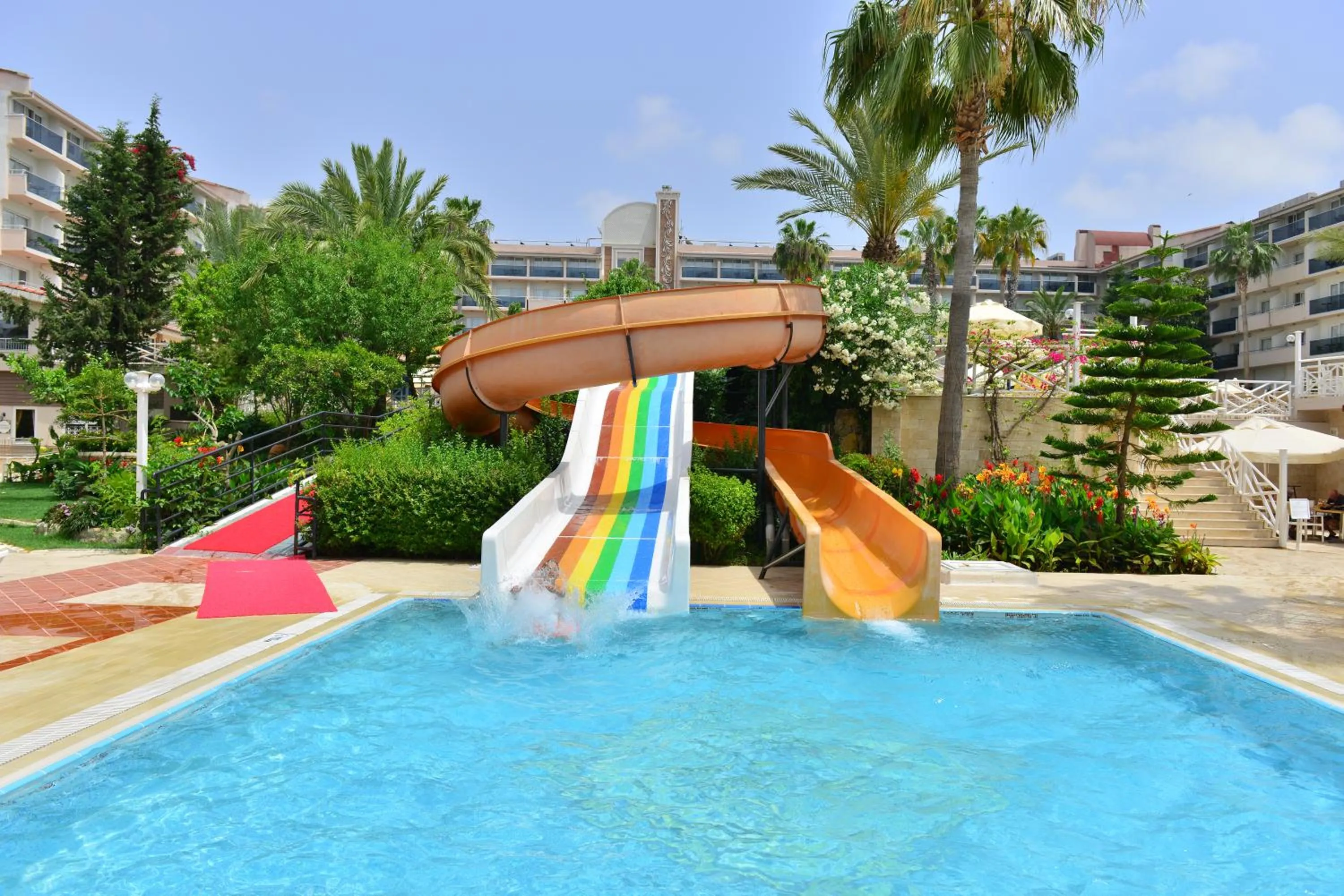 Swimming pool in Seaden Corolla Hotel