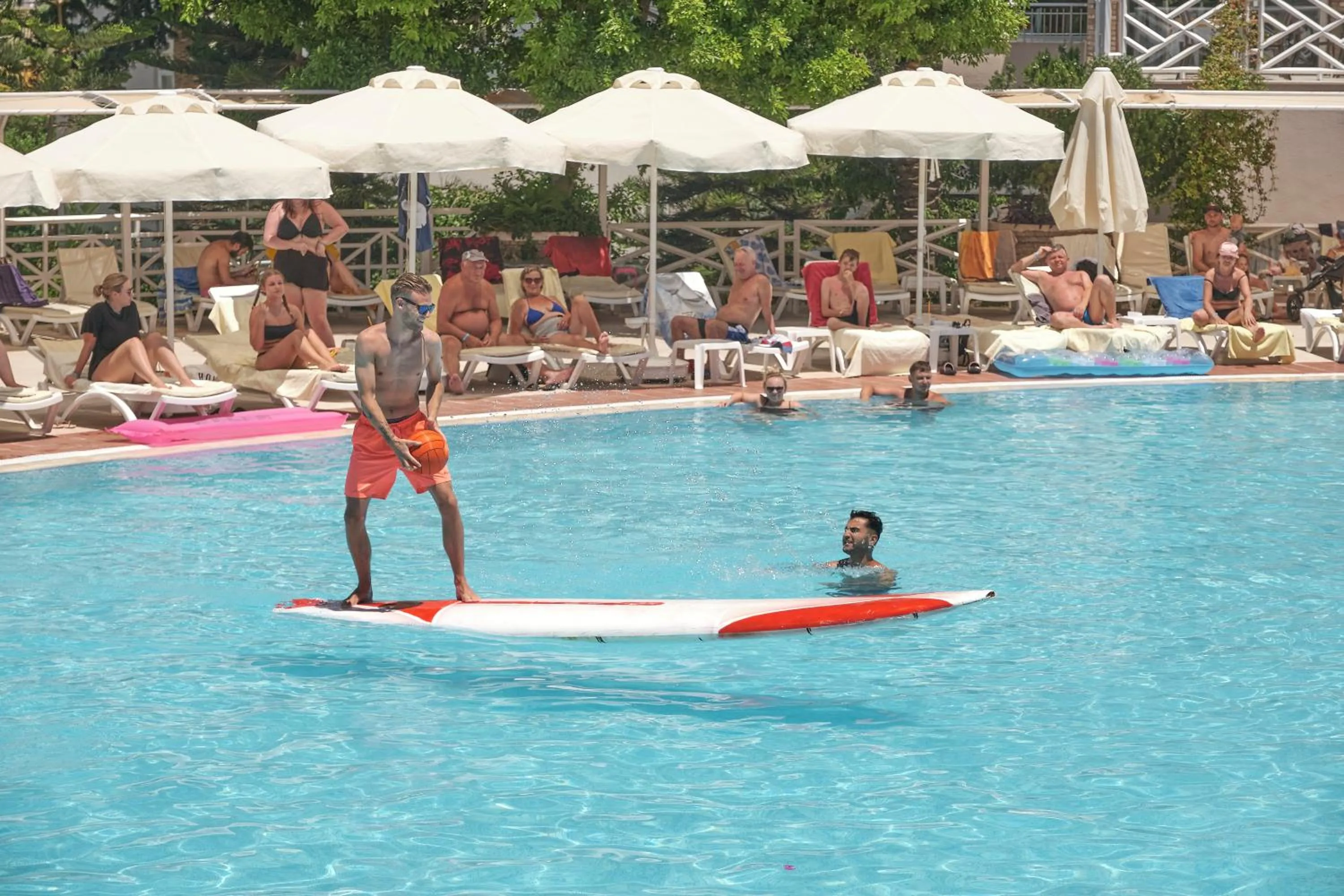 Swimming pool in Seaden Corolla Hotel