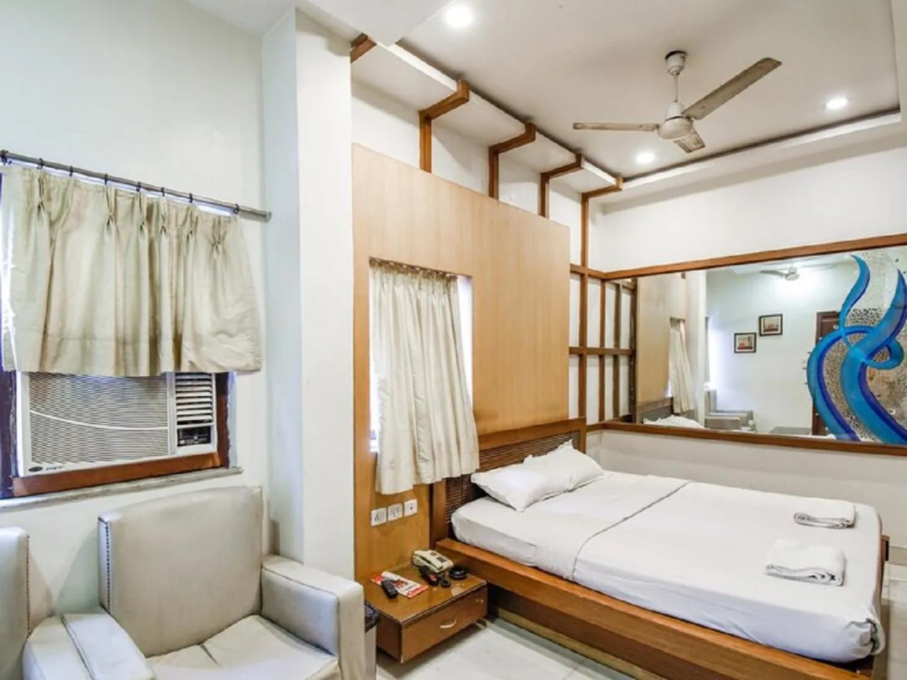 View (from property/room), Bed in Hotel Aston