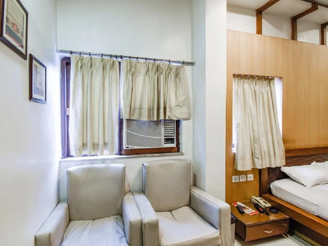 Seating area, Bed in Hotel Aston