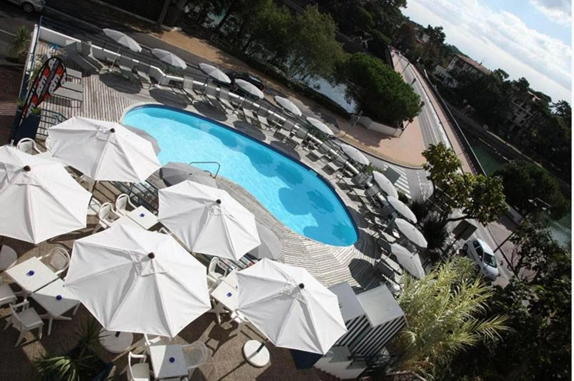Pool view in Hotel Mercedes