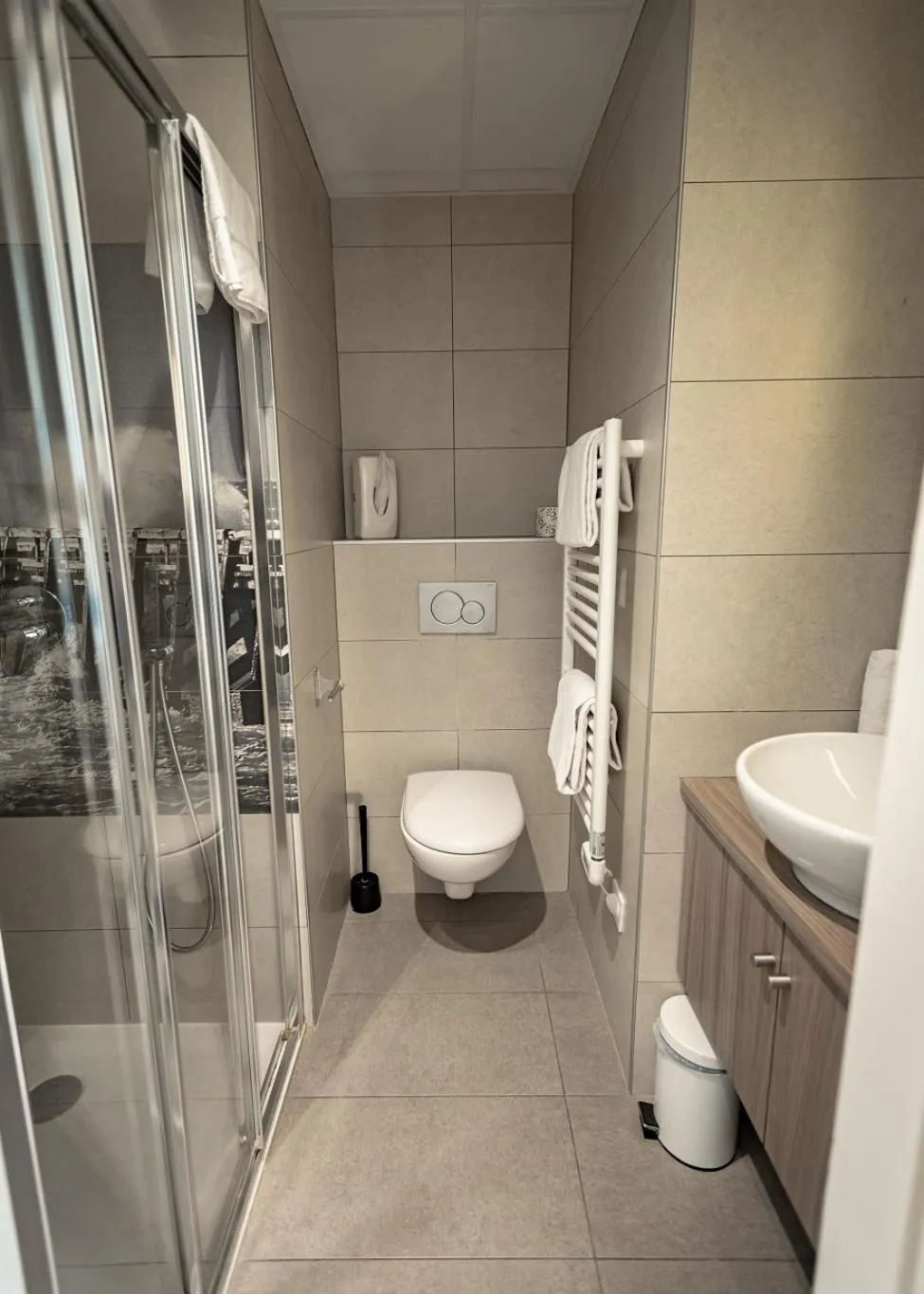 Shower in Hotel Mercedes