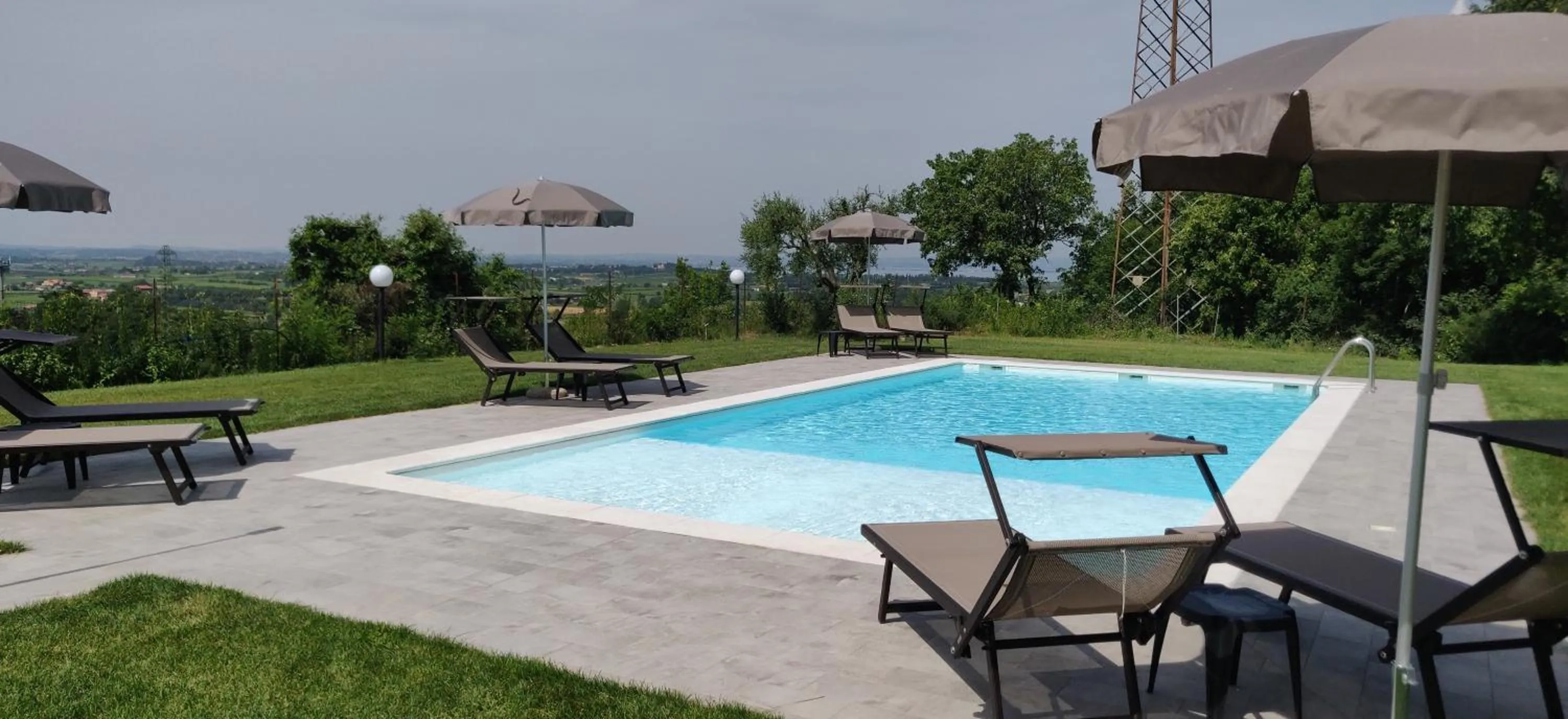 Pool view in Poggio di Pastrengo