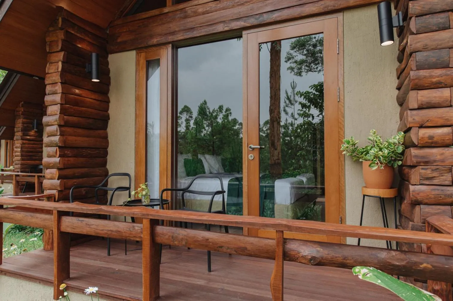 Kampuh Becik Villas - Villa Allamanda (Executive: King Bed) in Taman Wisata Bougenville by Kozystay