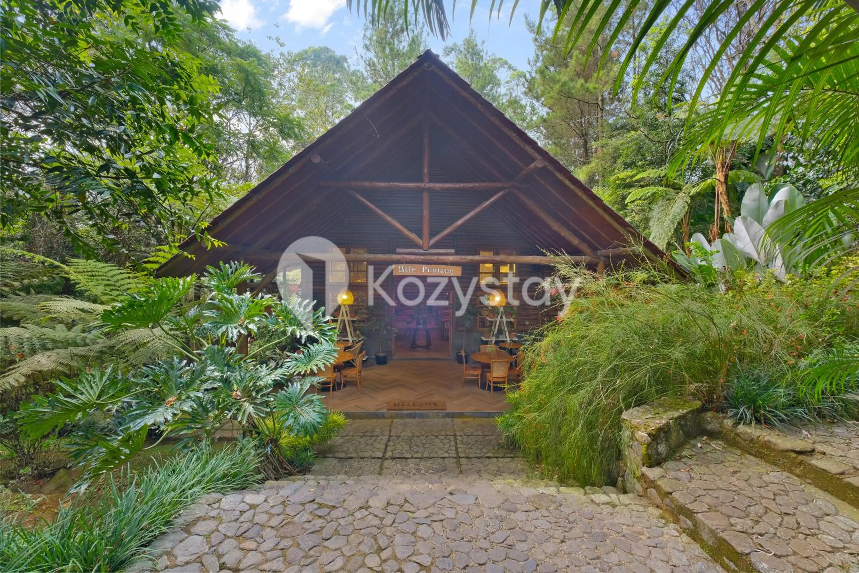 Restaurant/places to eat in Taman Wisata Bougenville by Kozystay