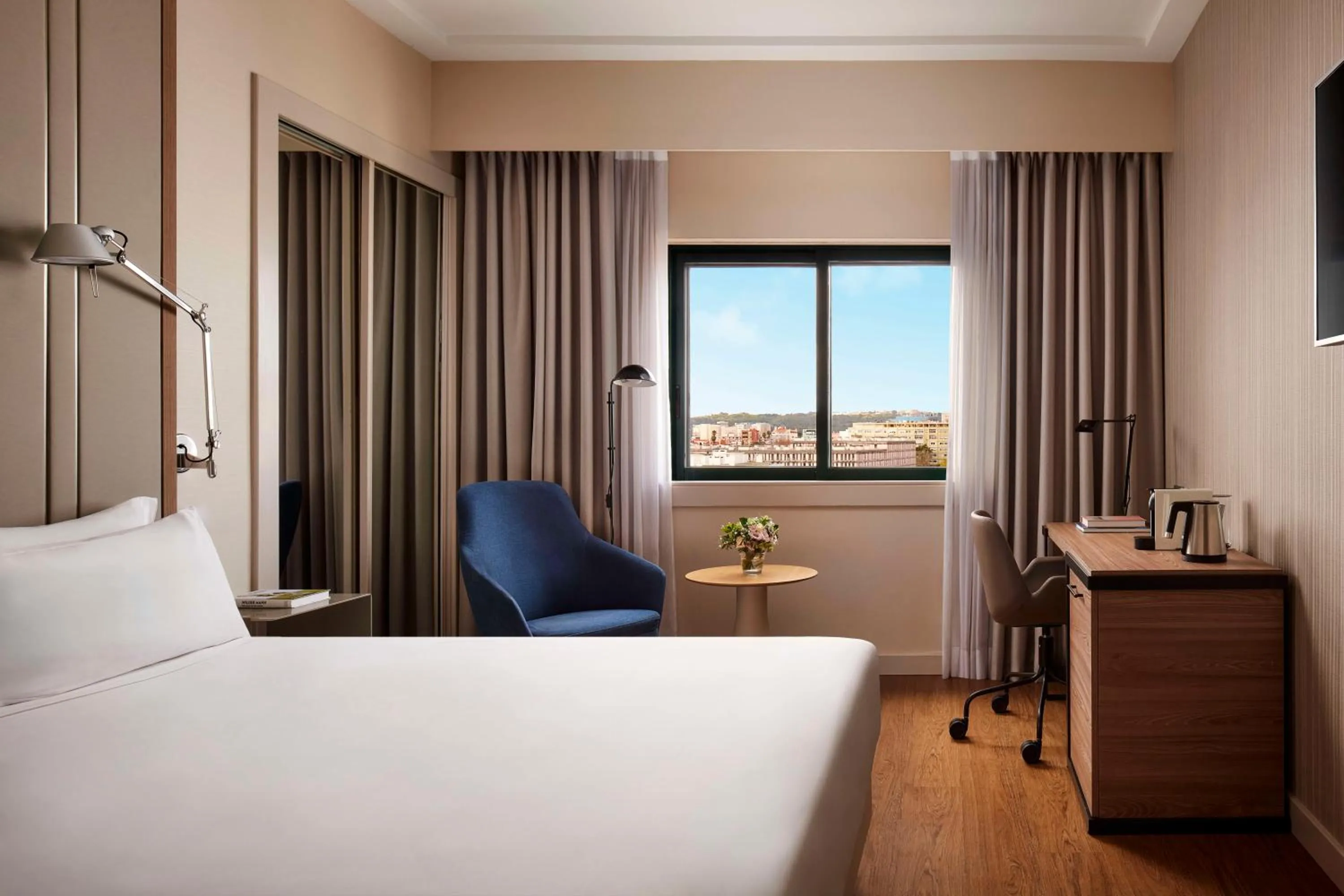 Bedroom, Bed in NH Lisboa Campo Grande