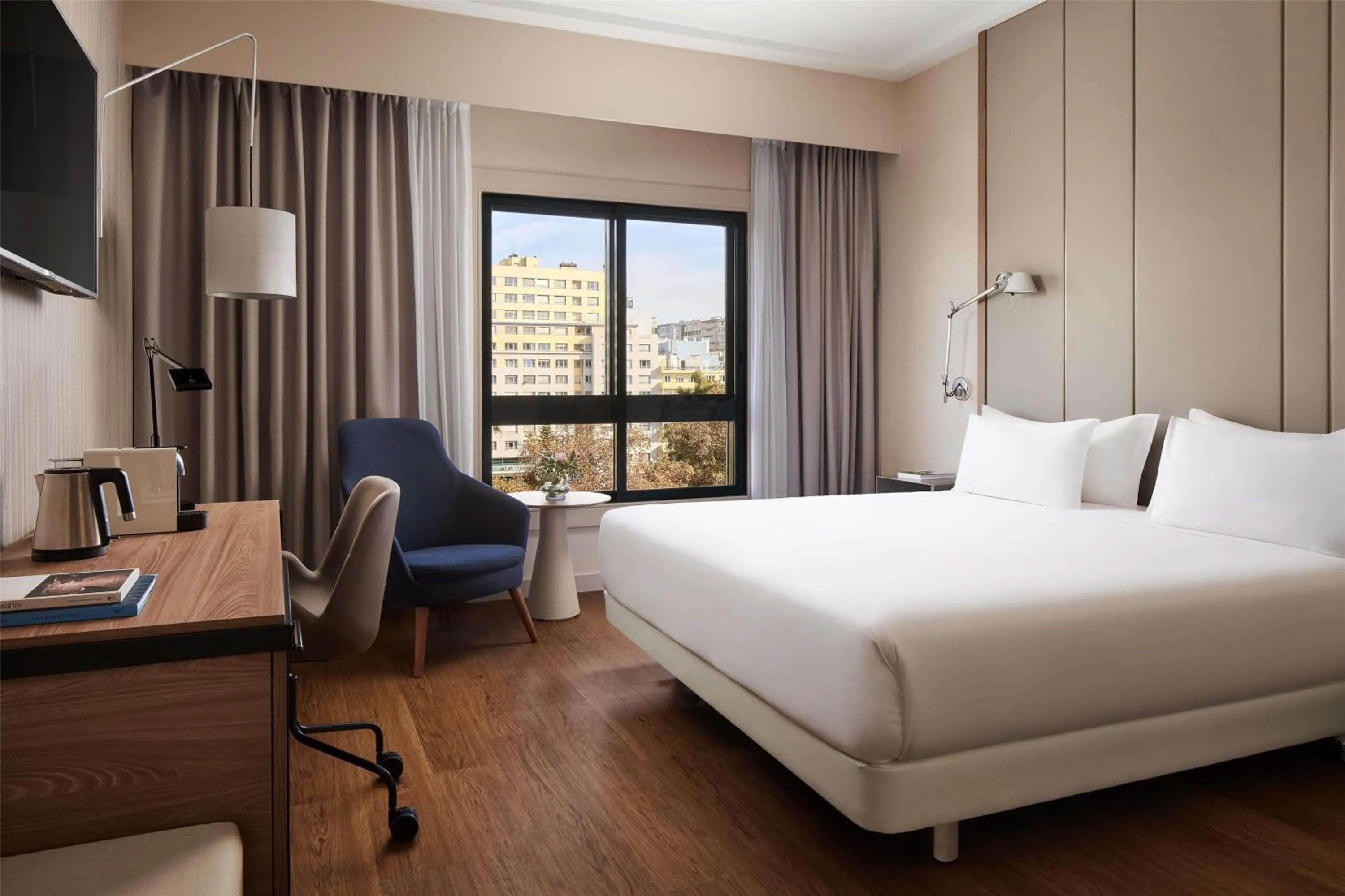 Bedroom, Bed in NH Lisboa Campo Grande