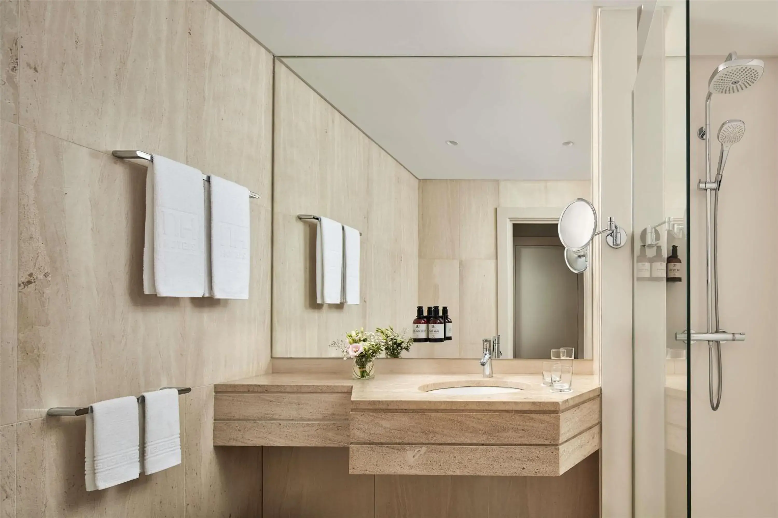 Bathroom in NH Lisboa Campo Grande Bathroom in NH Lisboa Campo Grande