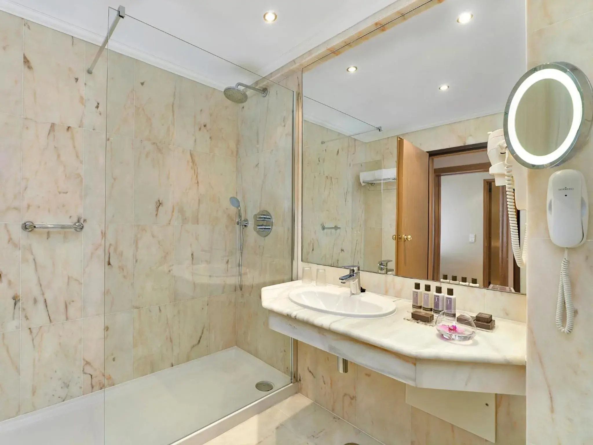 Bathroom in Ria Park Hotel & Spa Bathroom in Ria Park Hotel & Spa