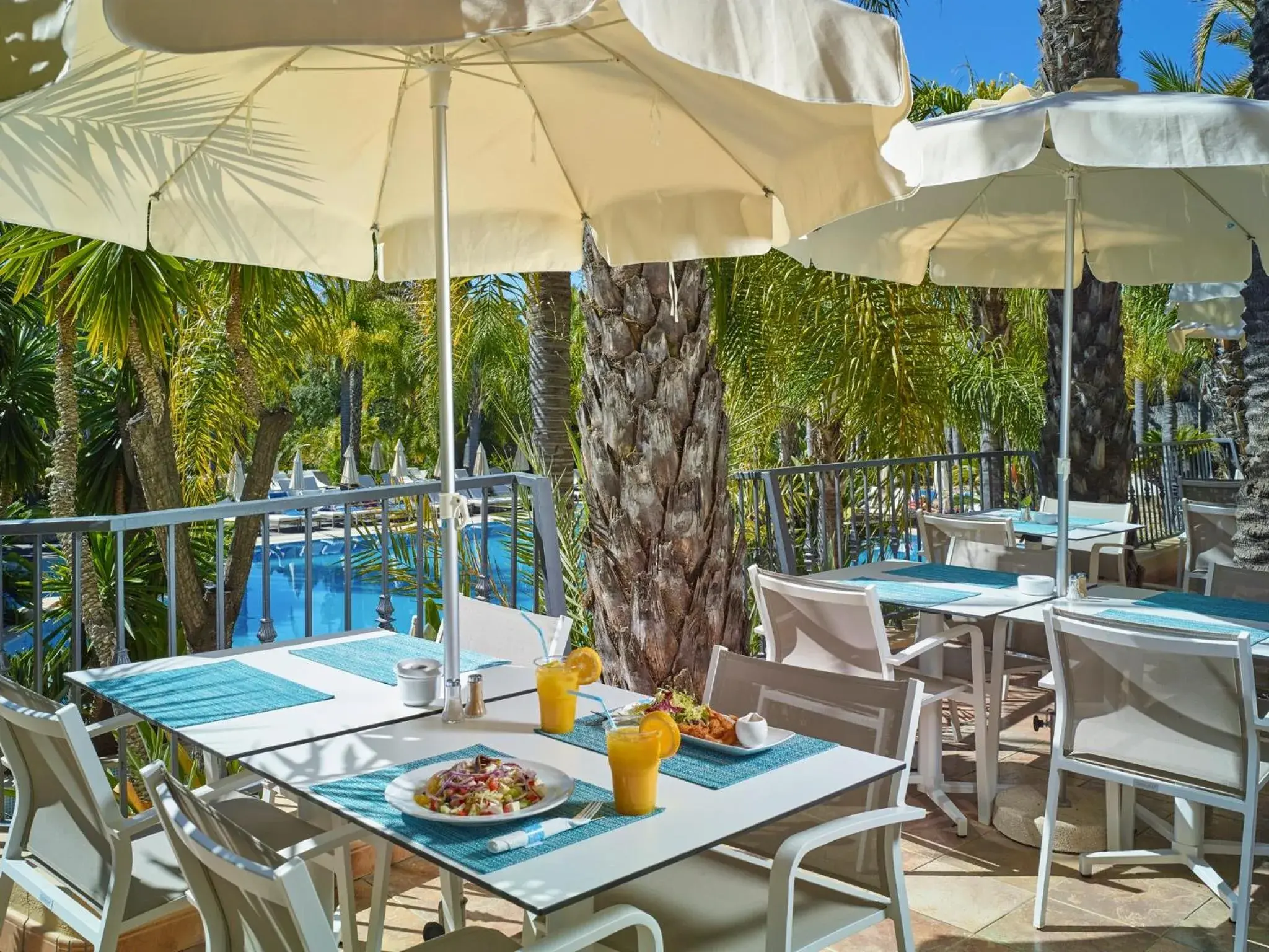 Lounge or bar in Ria Park Hotel & Spa Lounge or bar in Ria Park Hotel & Spa