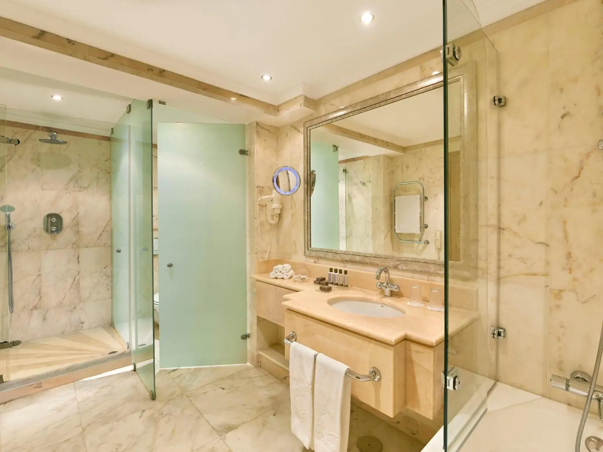 Bathroom in Ria Park Hotel & Spa Bathroom in Ria Park Hotel & Spa