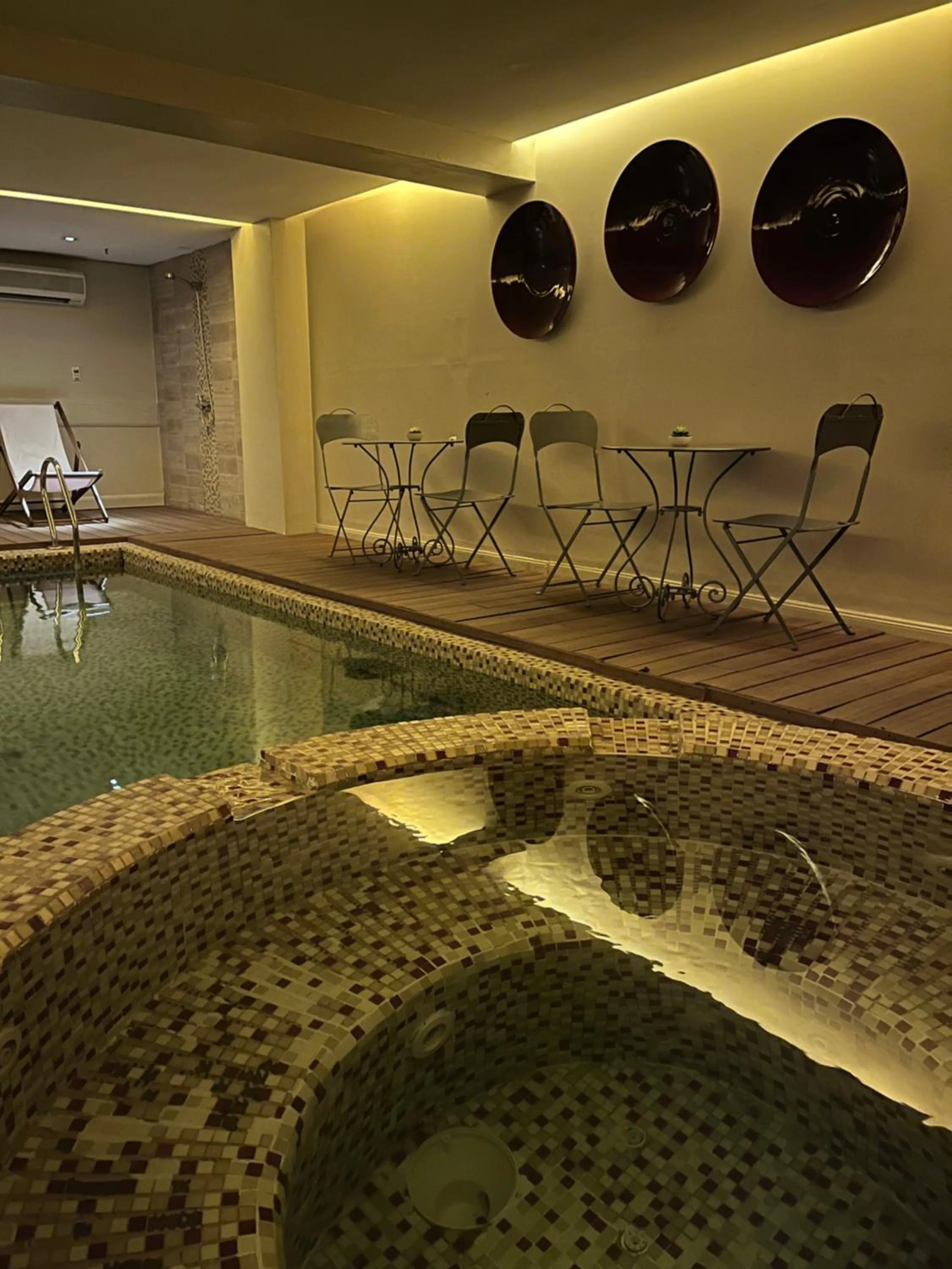 Swimming pool in Kenton Palace Buenos Aires